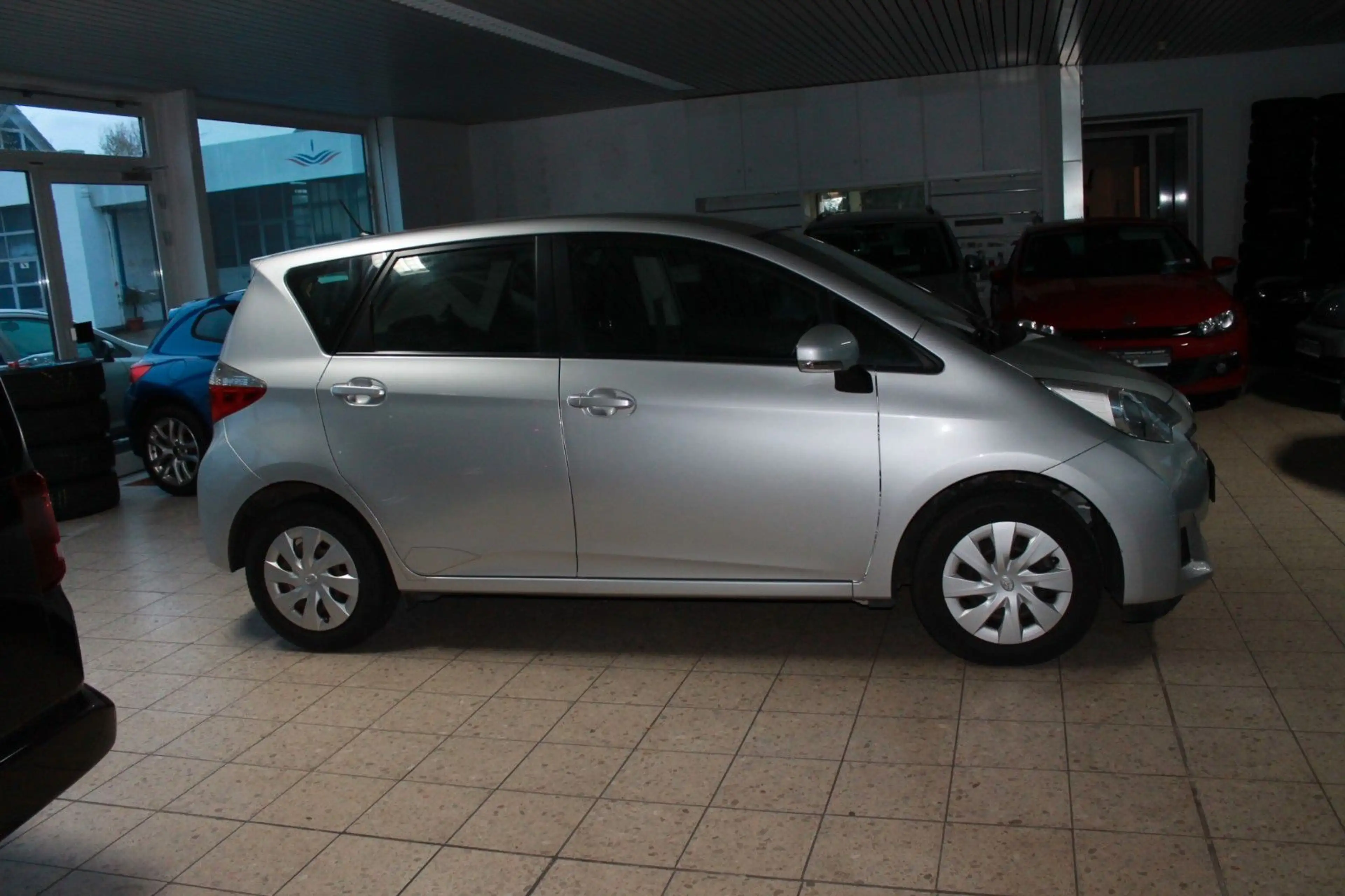 Toyota Verso-S Life — photo 5