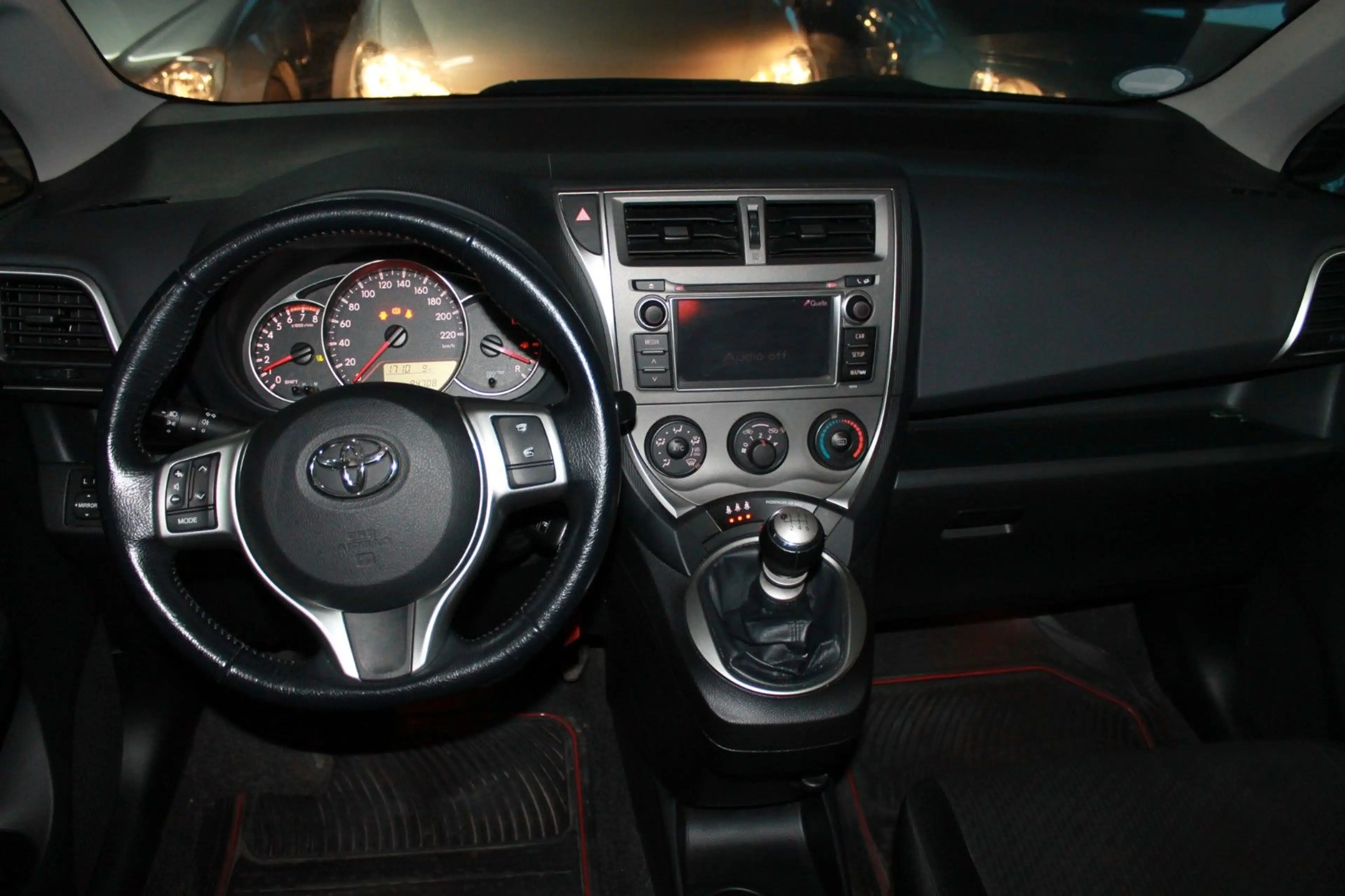 Toyota Verso-S Life — photo 11