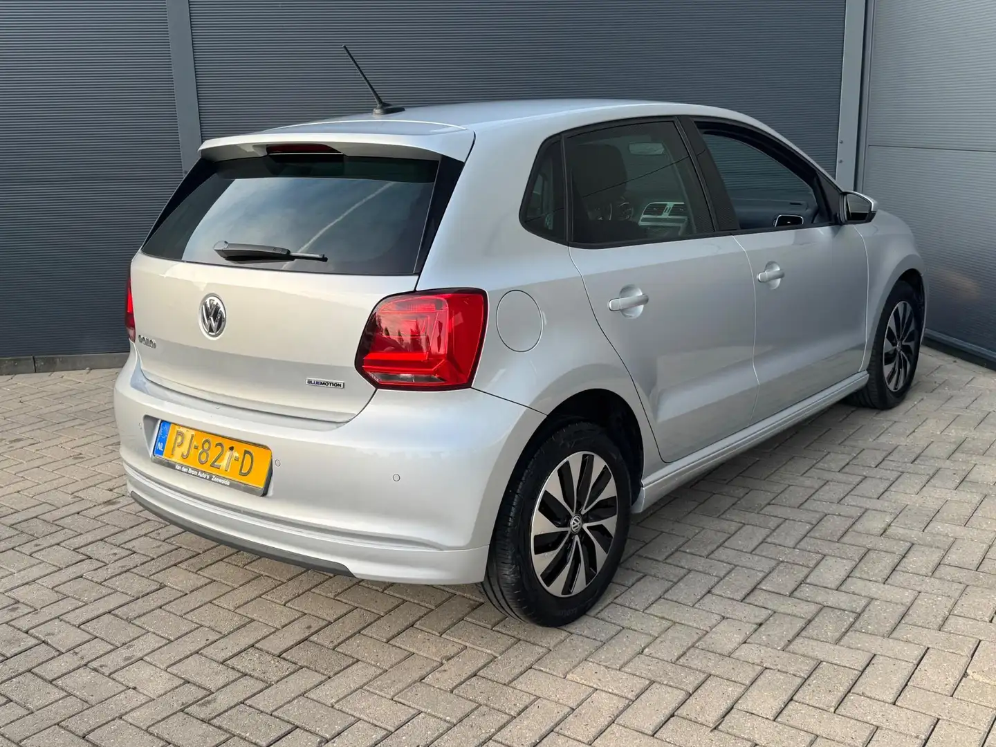 Volkswagen Polo 1.0 BlueMotion / Navi / Pdc / Nap Gris - 2