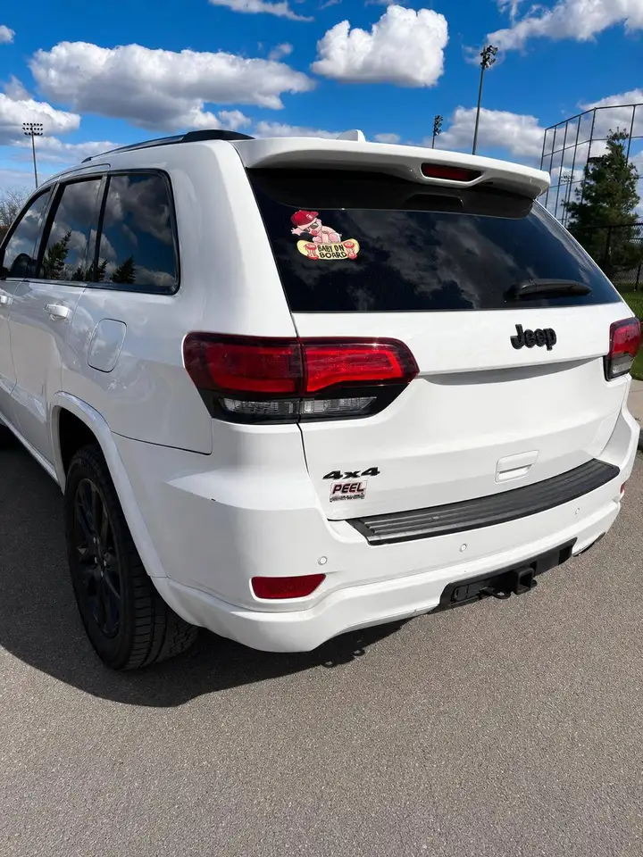 Jeep Grand Cherokee снимка Jeep Grand Cherokee