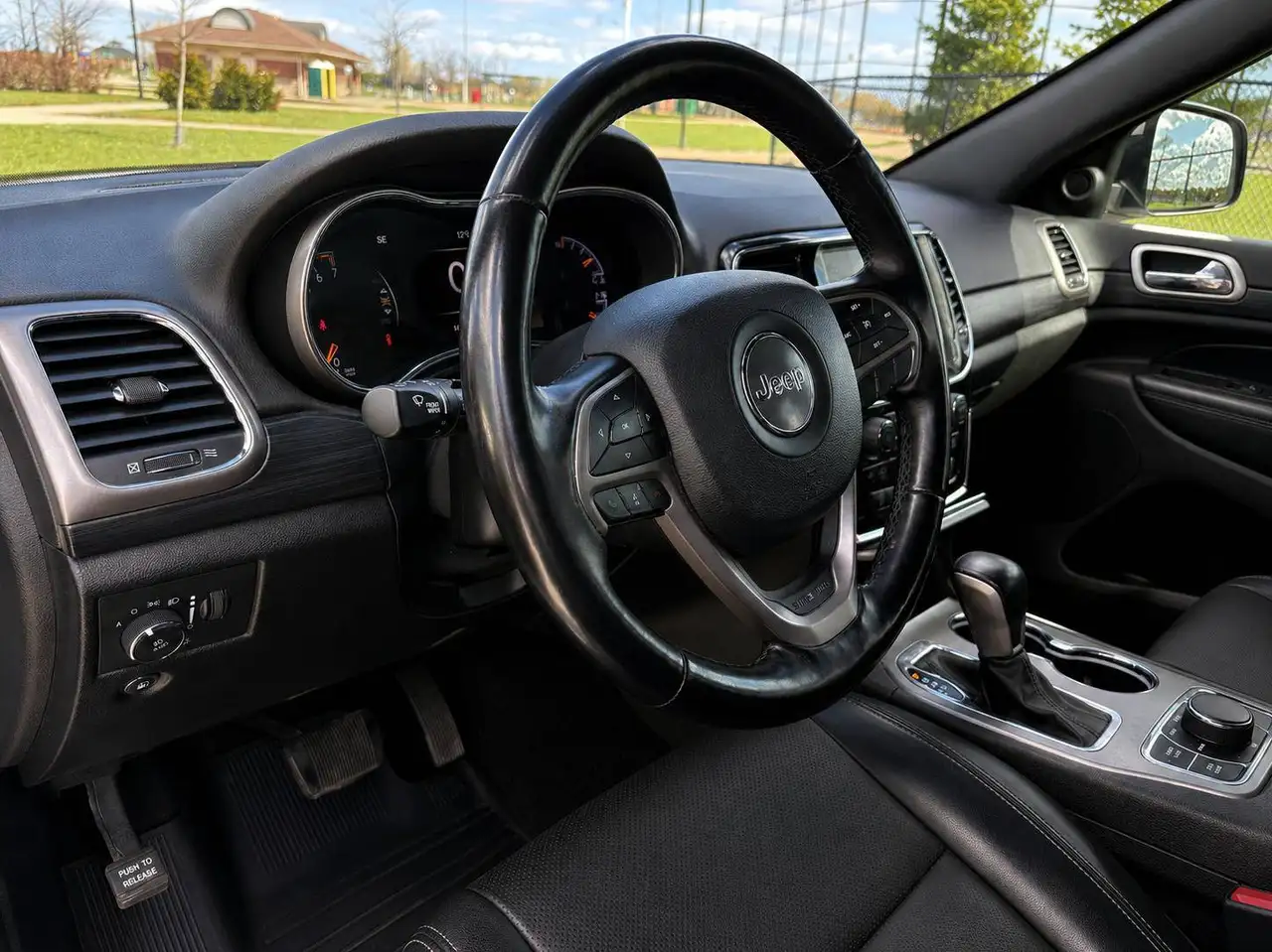 Jeep Grand Cherokee снимка Jeep Grand Cherokee