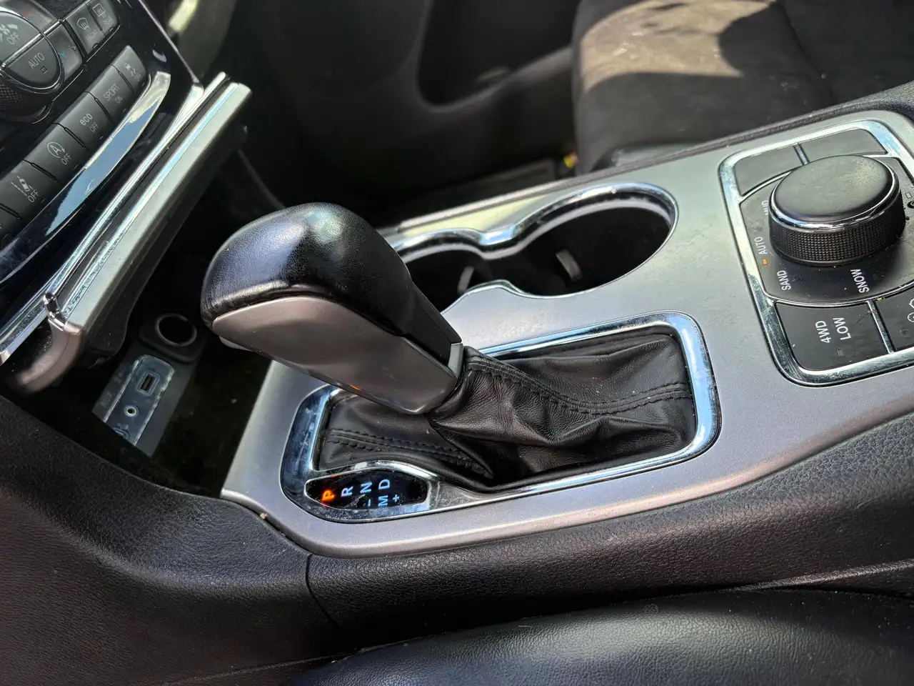 Jeep Grand Cherokee снимка Jeep Grand Cherokee