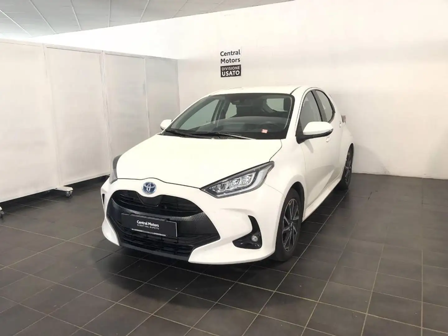Toyota Yaris 1.5 hybrid Trend Bianco - 1