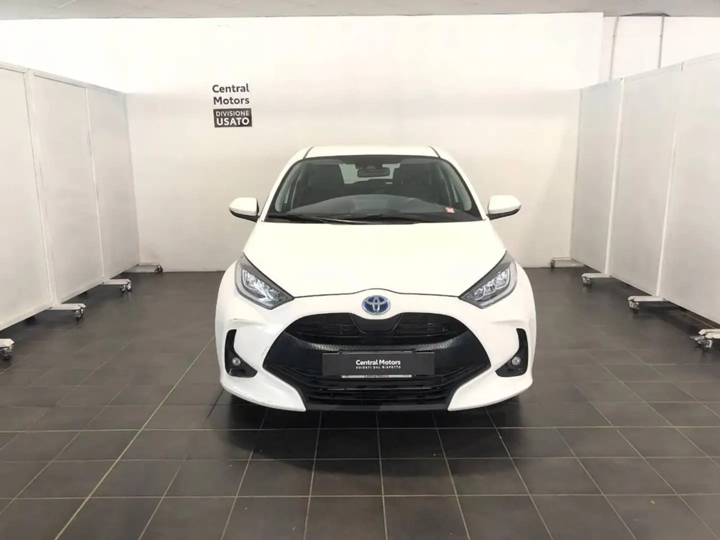 Toyota Yaris 1.5 hybrid Trend Bianco - 2
