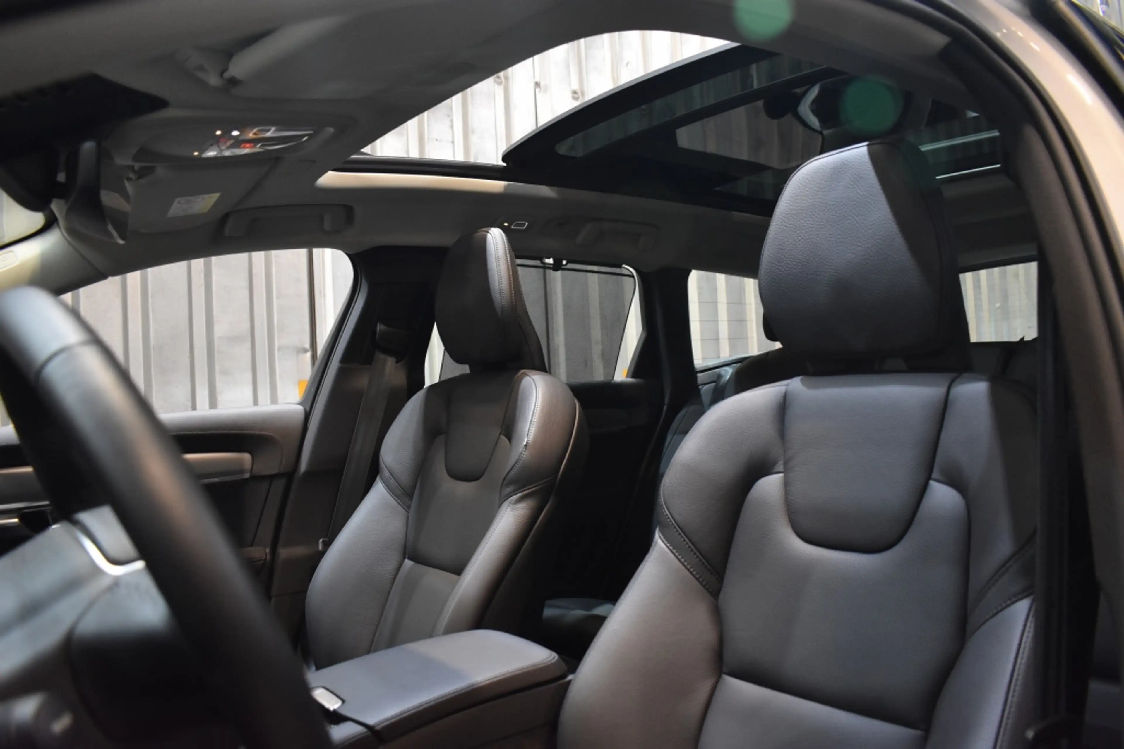 Volvo V90 T8 455PK AWD Ultra Dark | Trekhaak | 360cam — photo 4