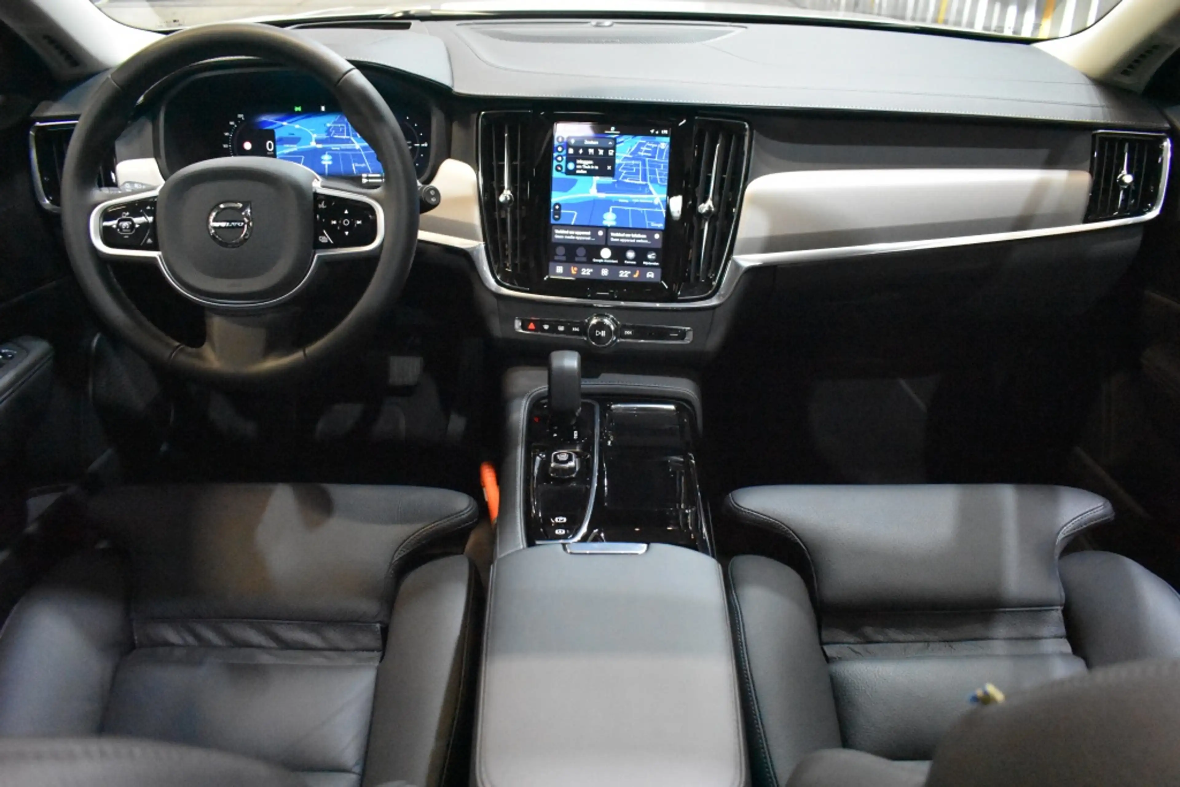 Volvo V90 T8 455PK AWD Ultra Dark | Trekhaak | 360cam — photo 3