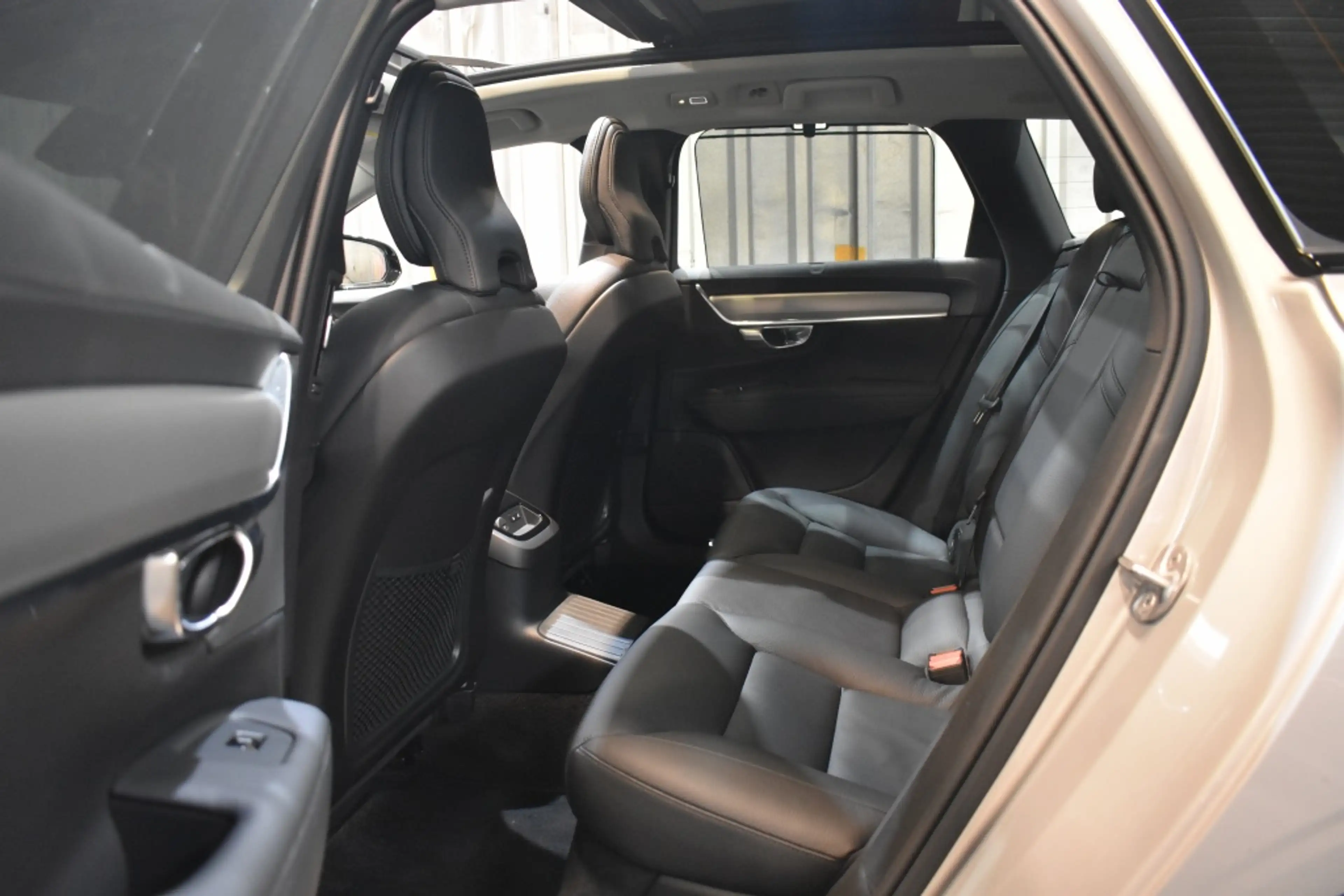 Volvo V90 T8 455PK AWD Ultra Dark | Trekhaak | 360cam — photo 12