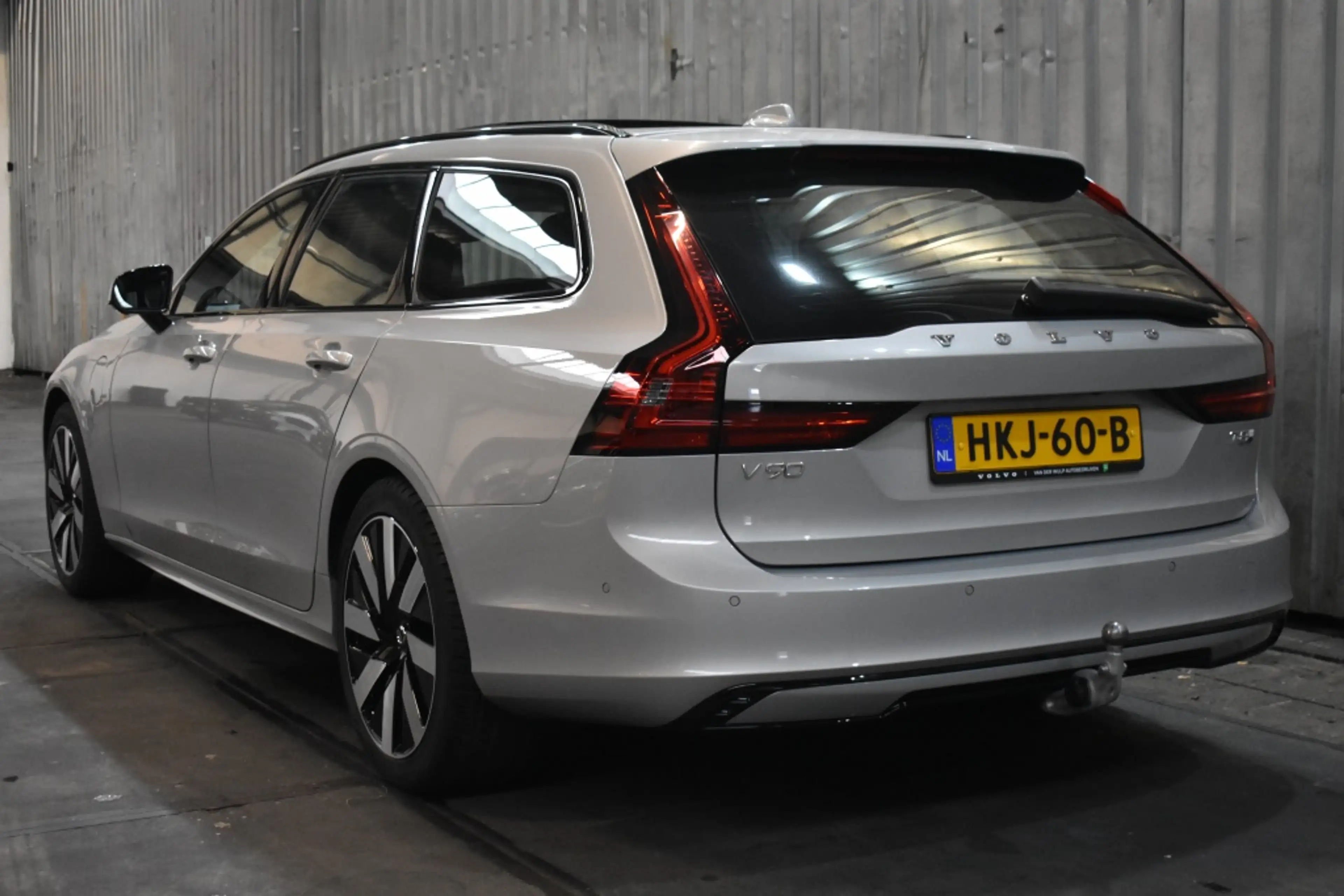 Volvo V90 T8 455PK AWD Ultra Dark | Trekhaak | 360cam — photo 2