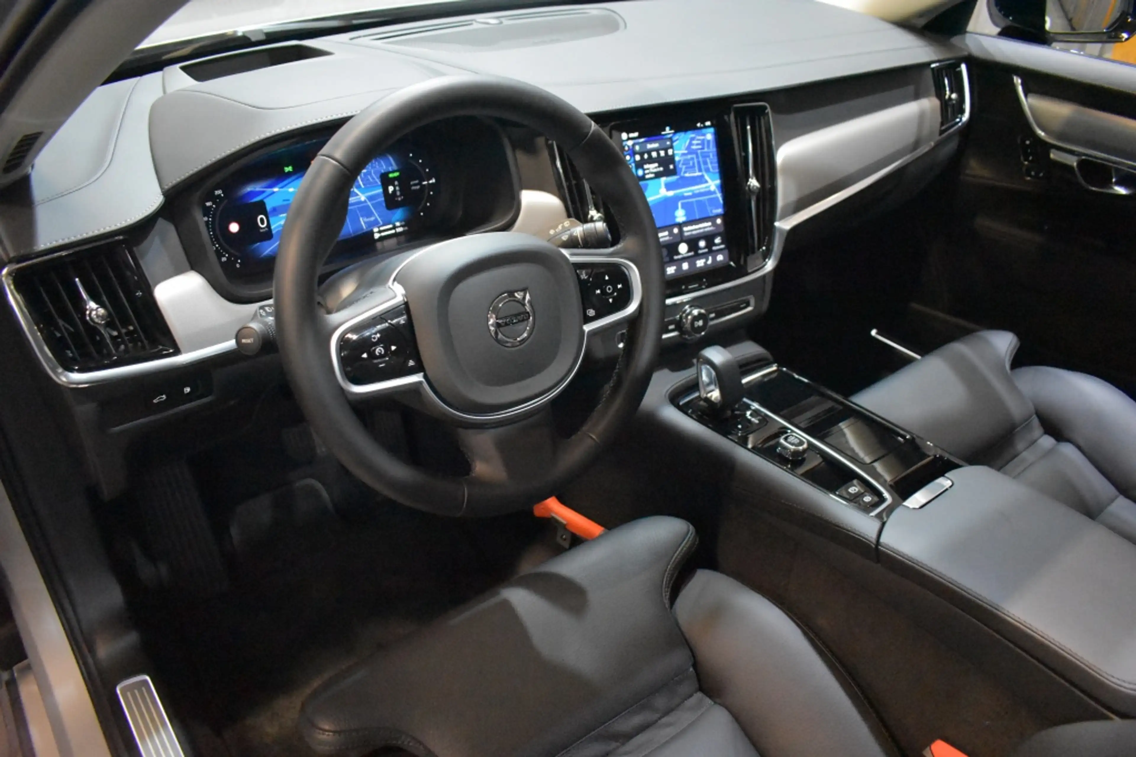Volvo V90 T8 455PK AWD Ultra Dark | Trekhaak | 360cam — photo 11