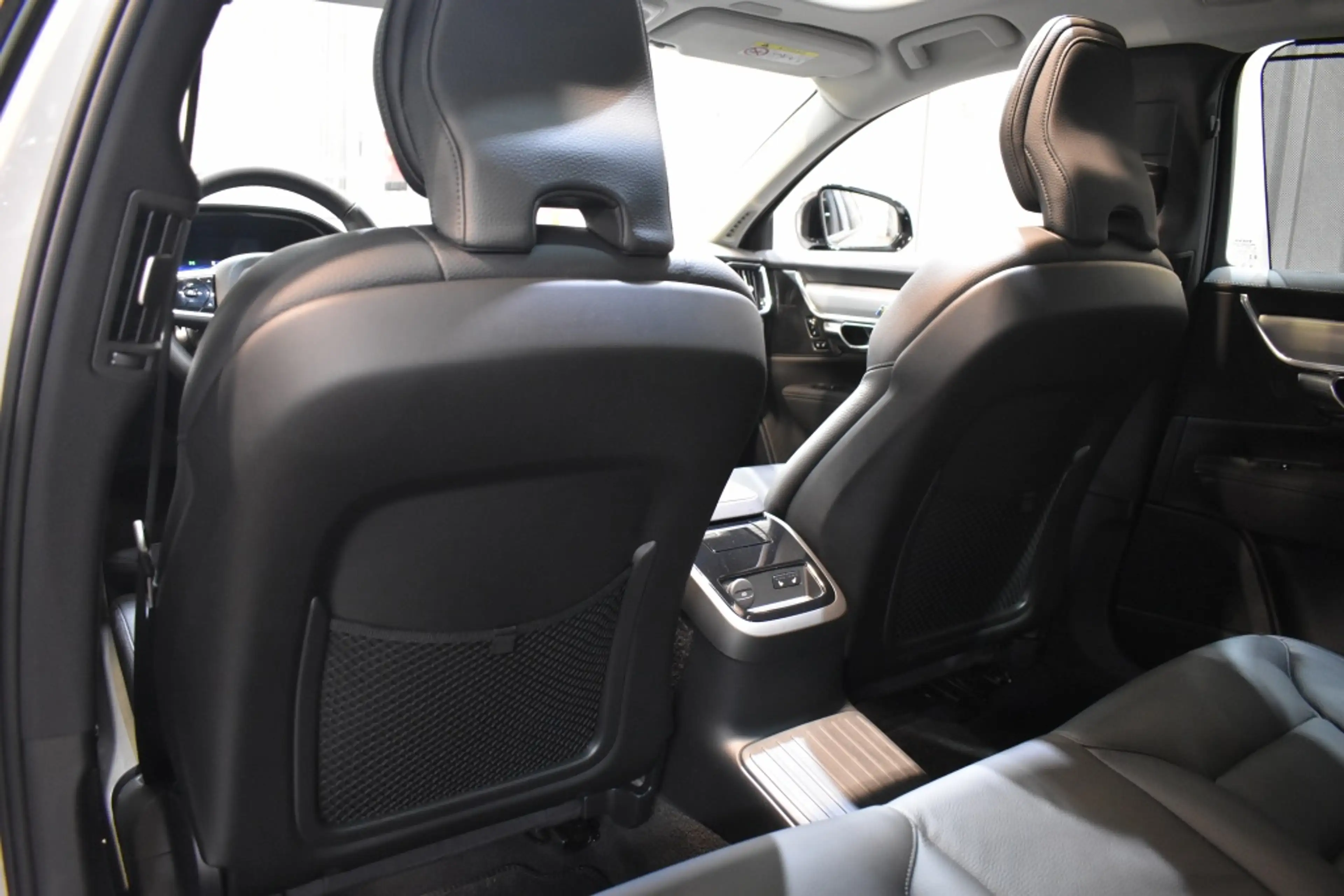 Volvo V90 T8 455PK AWD Ultra Dark | Trekhaak | 360cam — photo 14