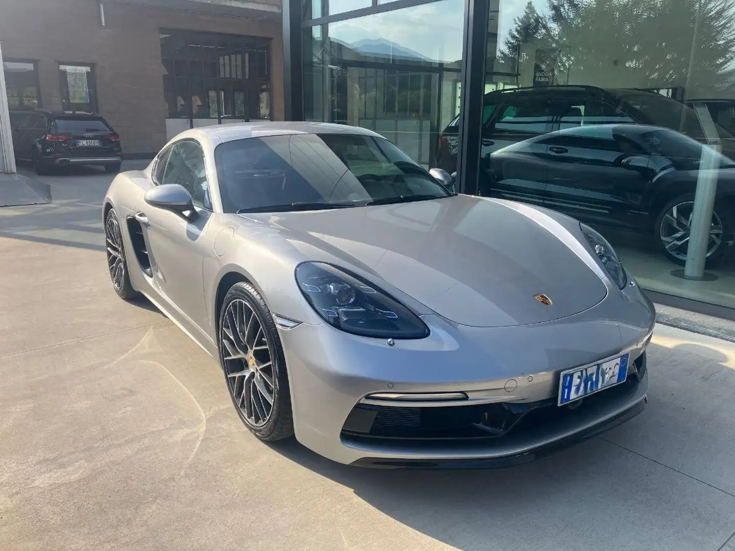 Porsche Cayman 718 Plateado - 1