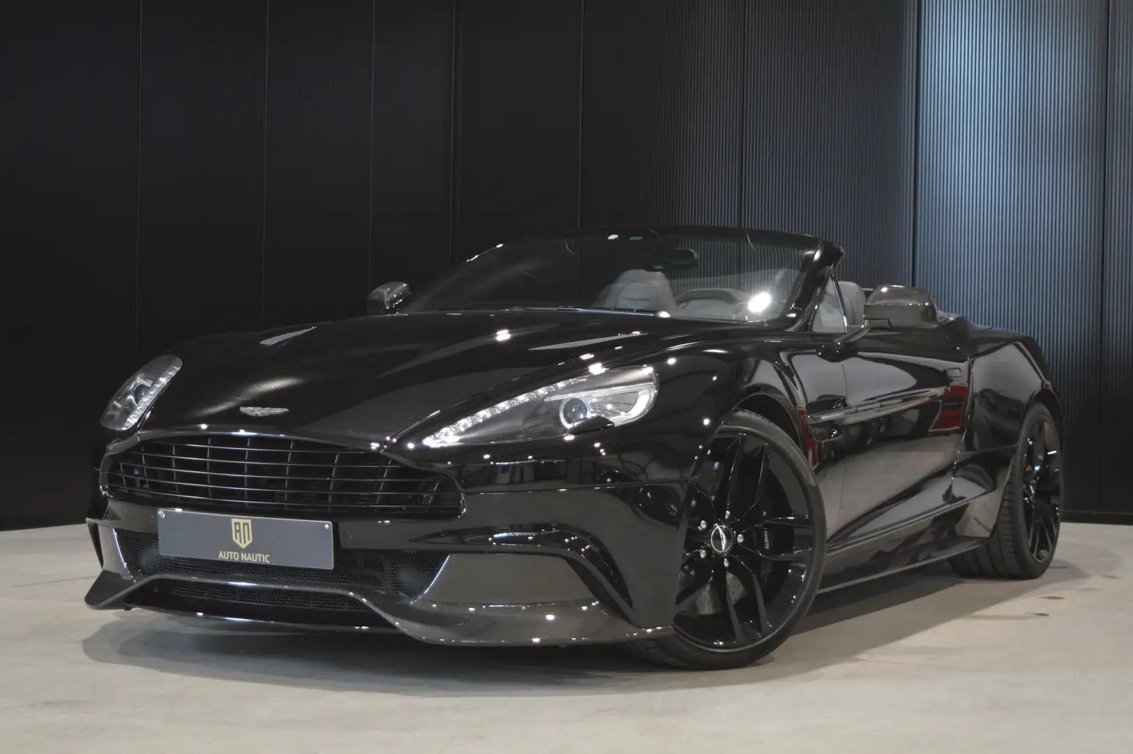 Aston Martin Vanquish Volante V12 576 ch Touchtronic 3 - Carbon edition Schwarz - 1