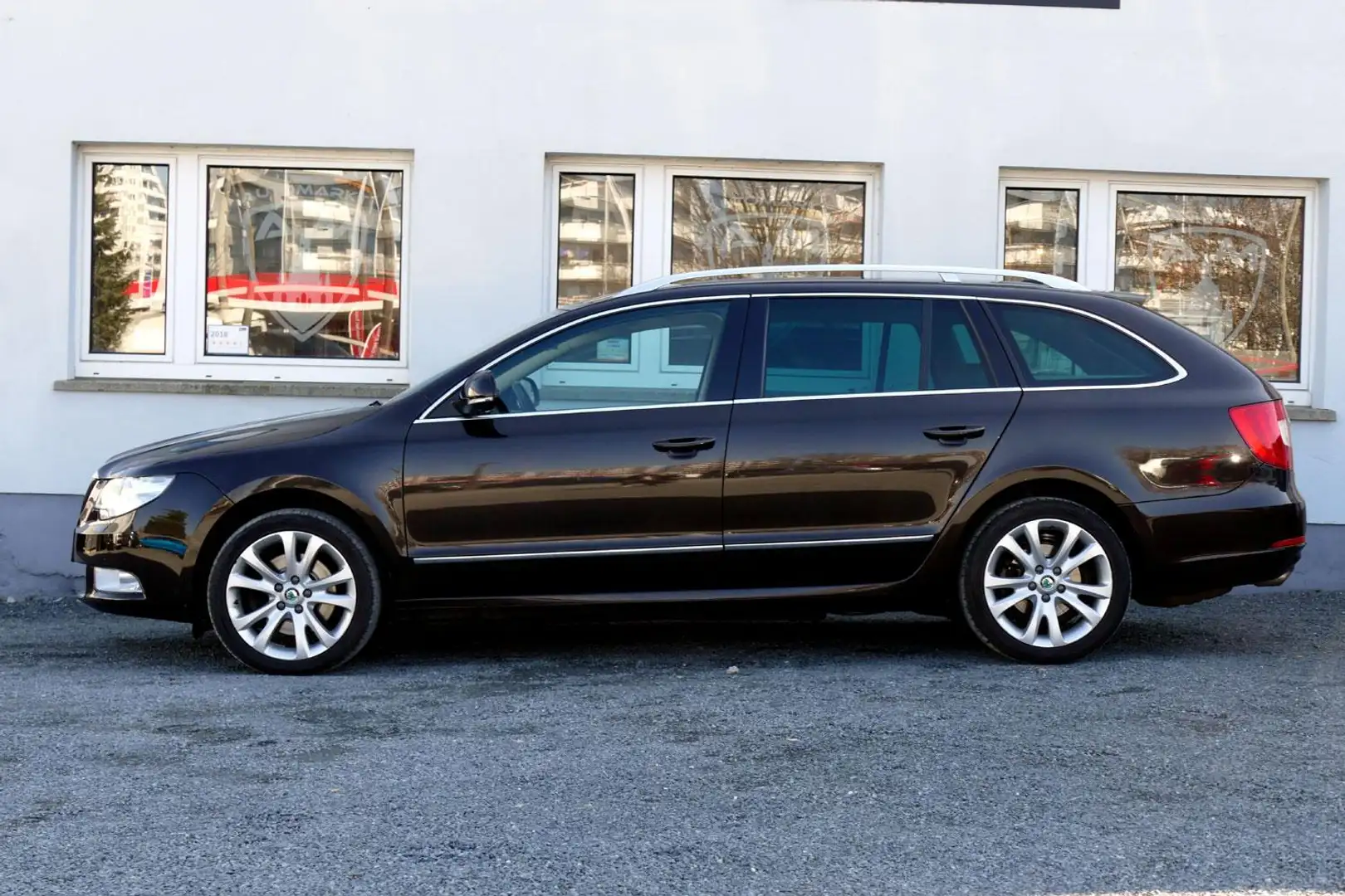 Skoda Superb Elegance 2.0 TDI Leder*Navi*Xenon*AHK*2.Hd Braun - 2