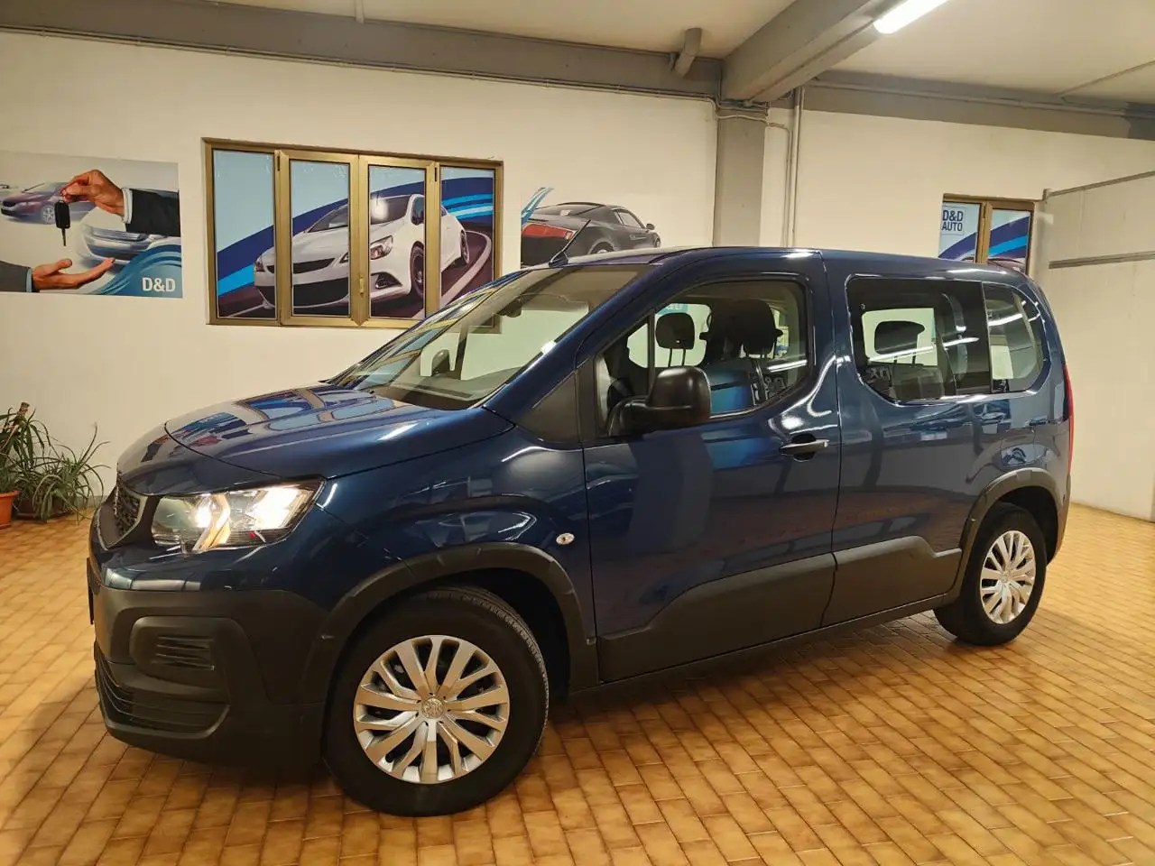 Peugeot e-Rifter 5 POSTI ELETTRICO A PIANALE UNICO 4