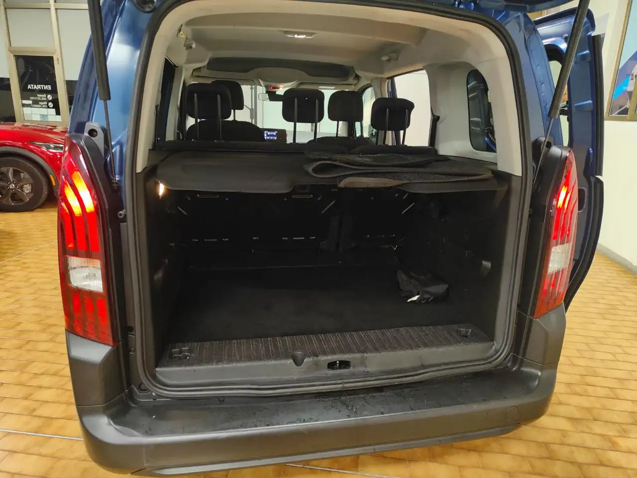 Peugeot e-Rifter 5 POSTI ELETTRICO A PIANALE UNICO 10