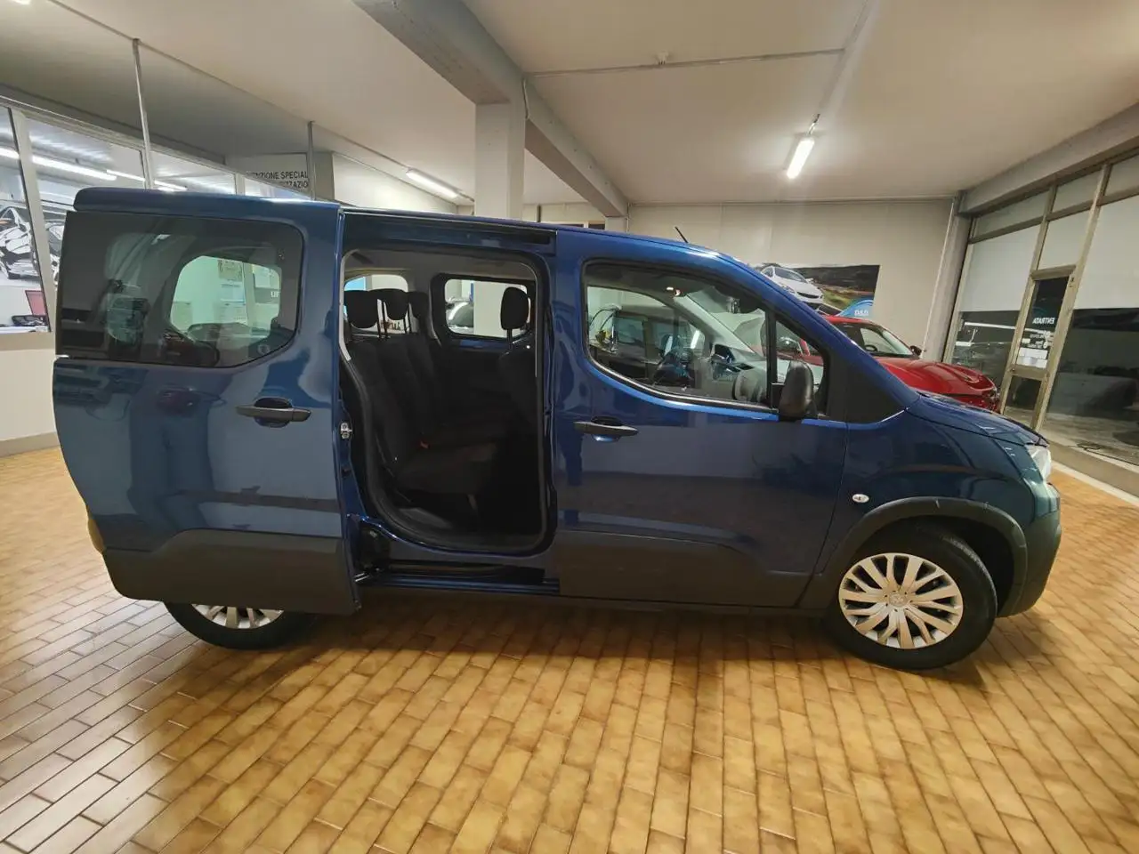 Peugeot e-Rifter 5 POSTI ELETTRICO A PIANALE UNICO 6