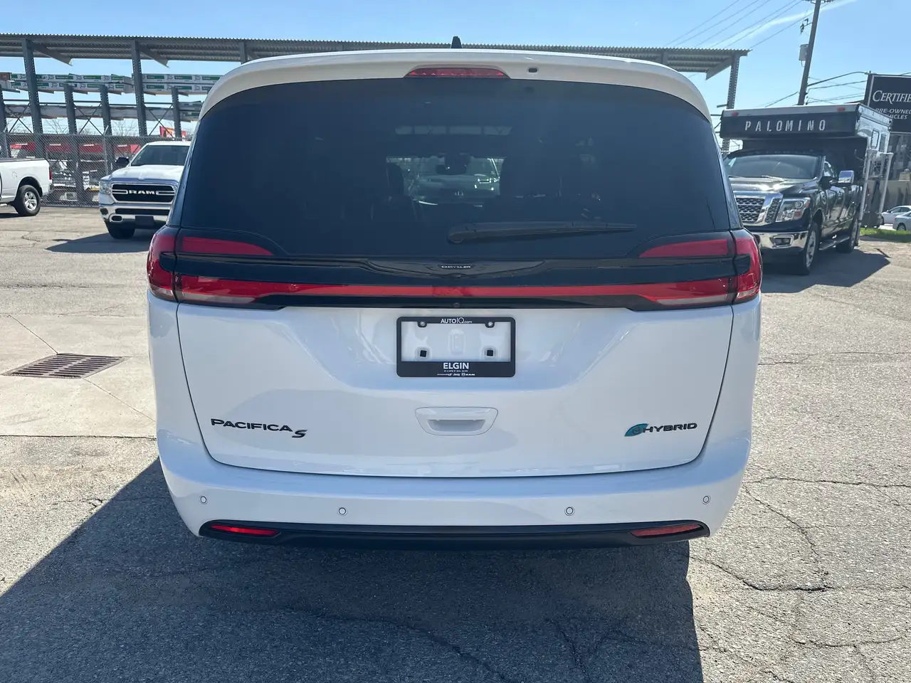 Chrysler Pacifica снимка Chrysler Pacifica
