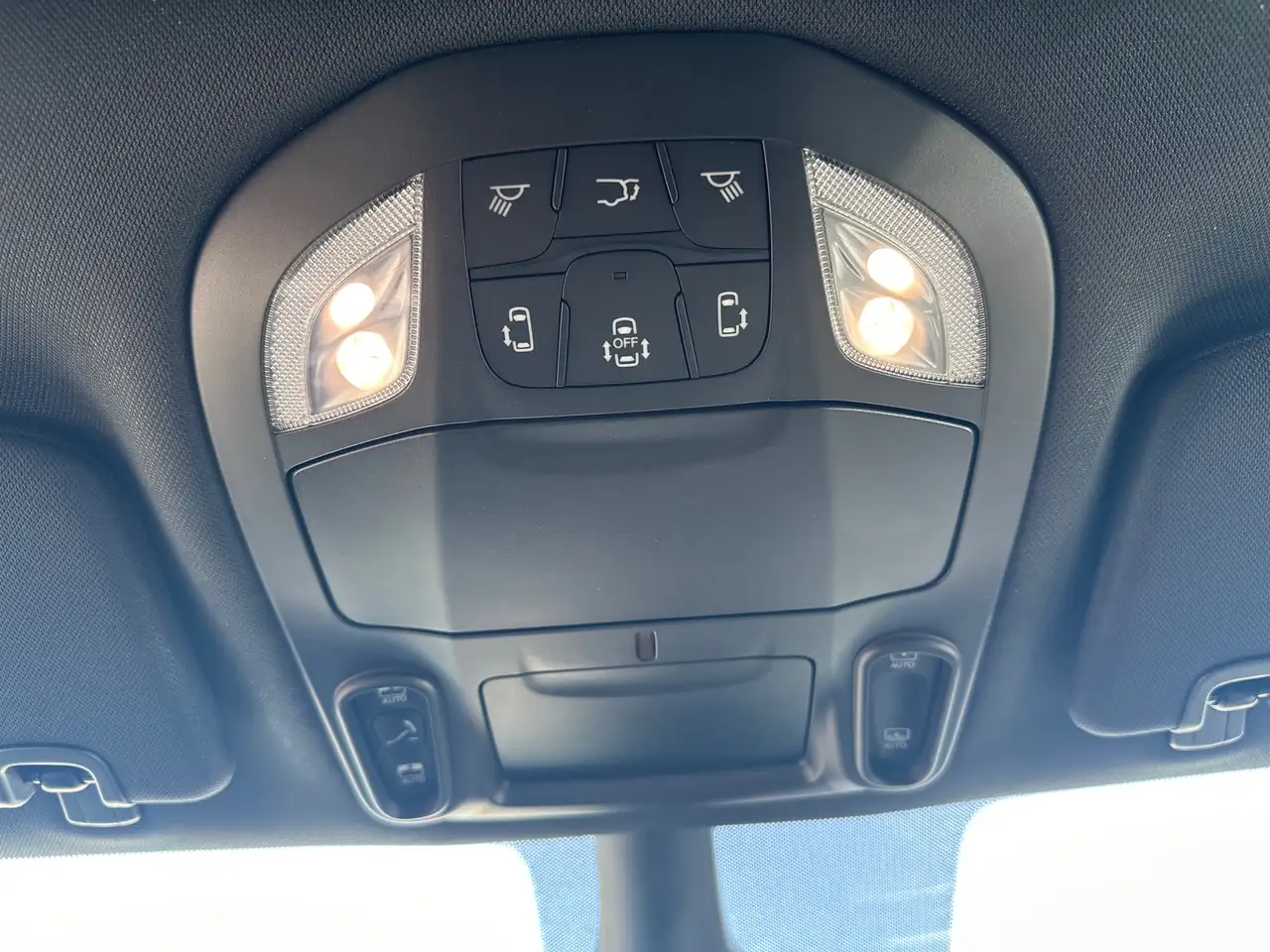 Chrysler Pacifica снимка Chrysler Pacifica