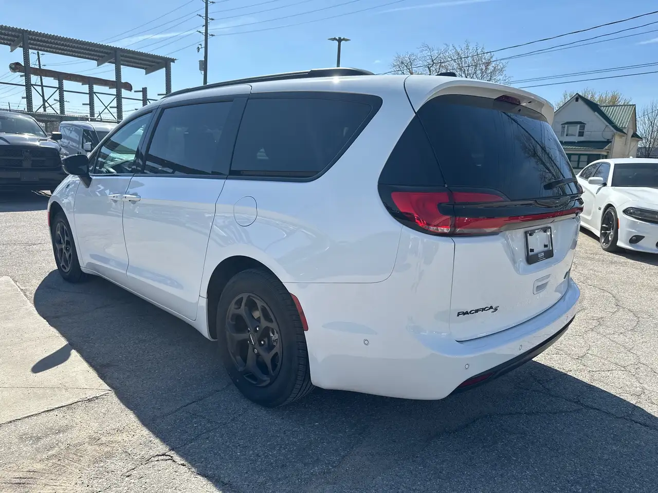 Chrysler Pacifica снимка Chrysler Pacifica