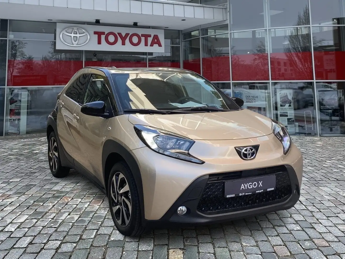 Toyota Aygo 1.0 Teamplayer **schnell verfügbar** Beige - 1