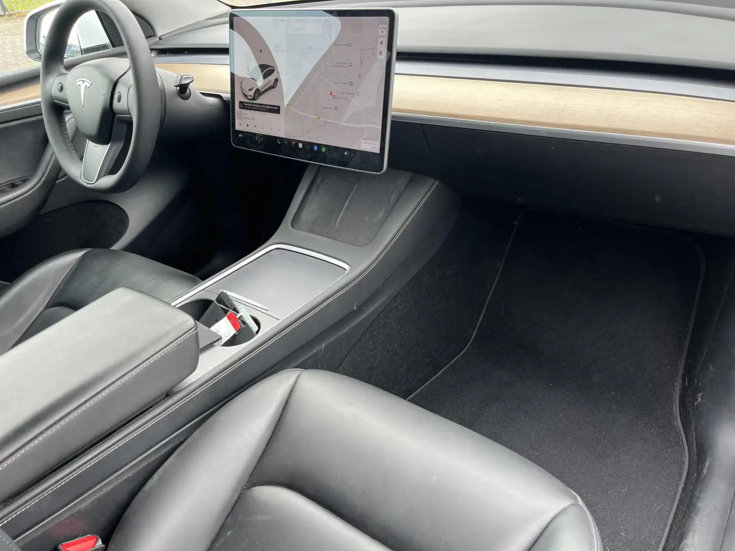 Tesla Model Y Long Range AWD 75 kWh 352PK AUTOPILOT BTW AUTO Wit - 2