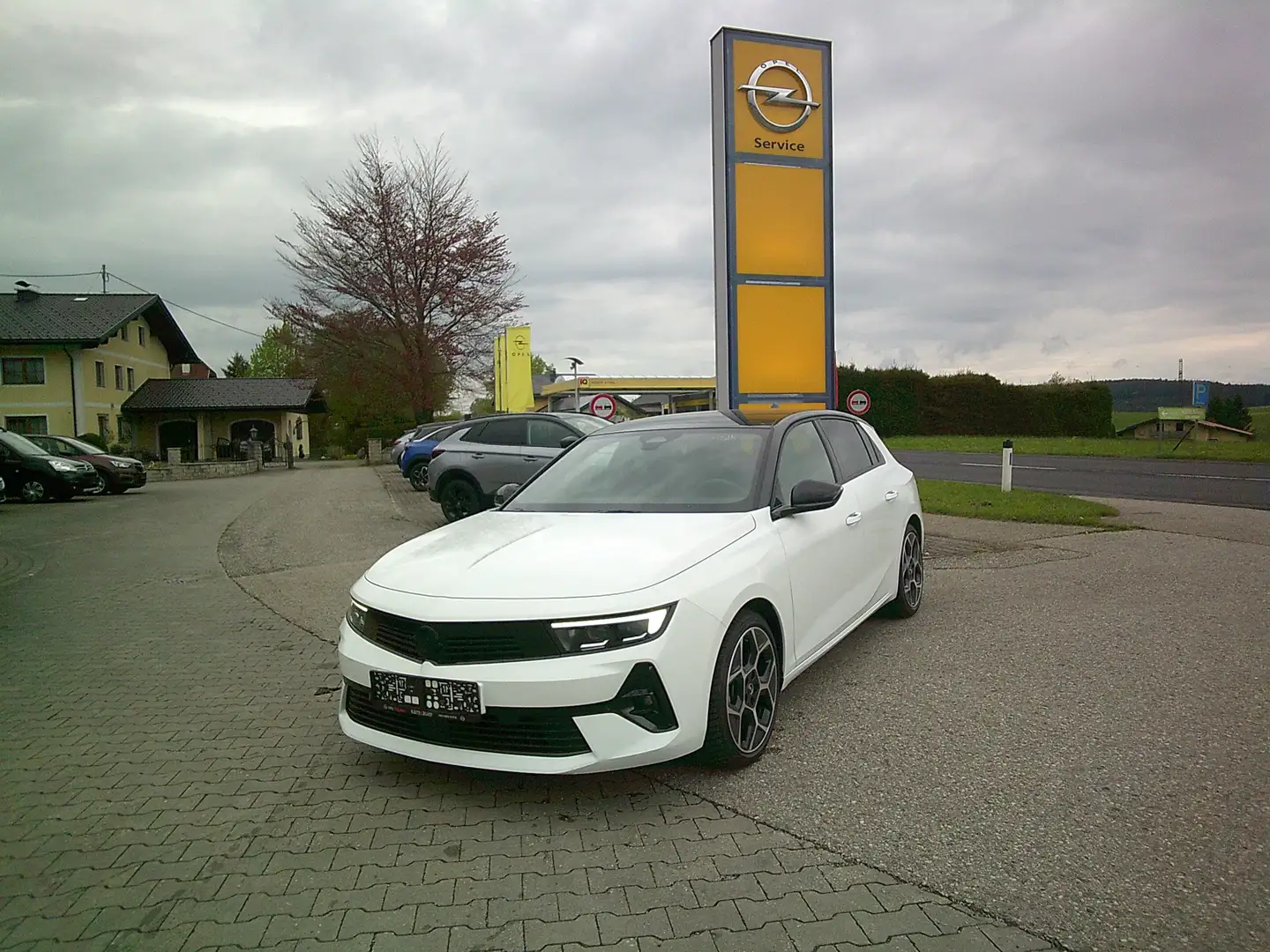 Opel Astra 1,2 Turbo GS Line Aut. Weiß - 1