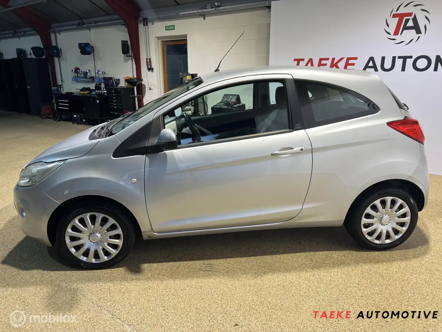 Ford Ka/Ka+ 1.2 Titanium Airco/Apk/Nap/2eEIG Grijs - 2