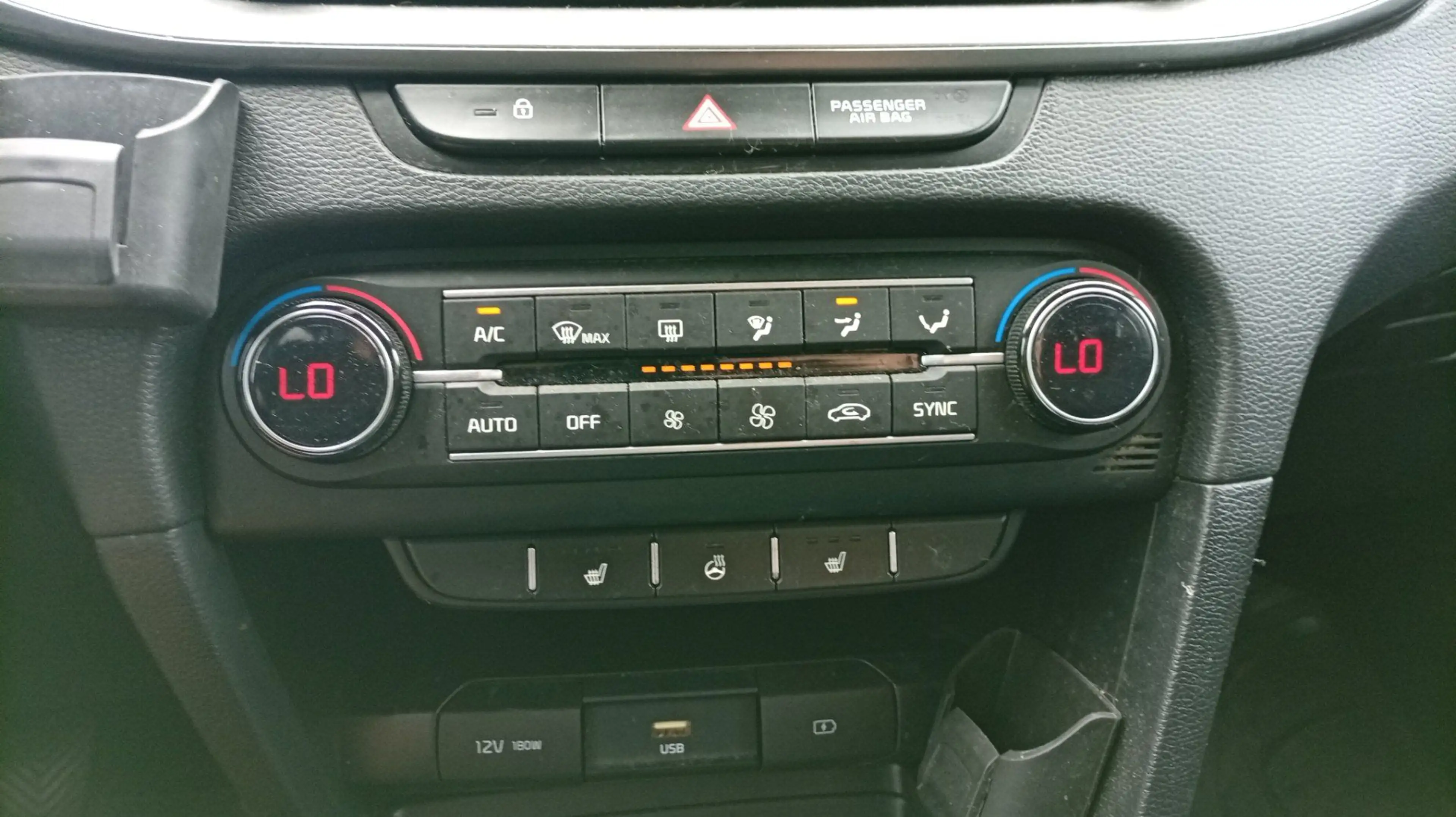 Kia Ceed 1.6 CRDi Mild-Hybrid Silber — photo 13