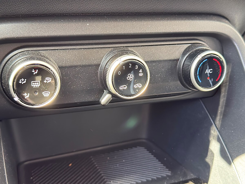 Citroen C3 e-C3 113 44kWh You Pack Plus mit Neuwagencharakter — photo 15