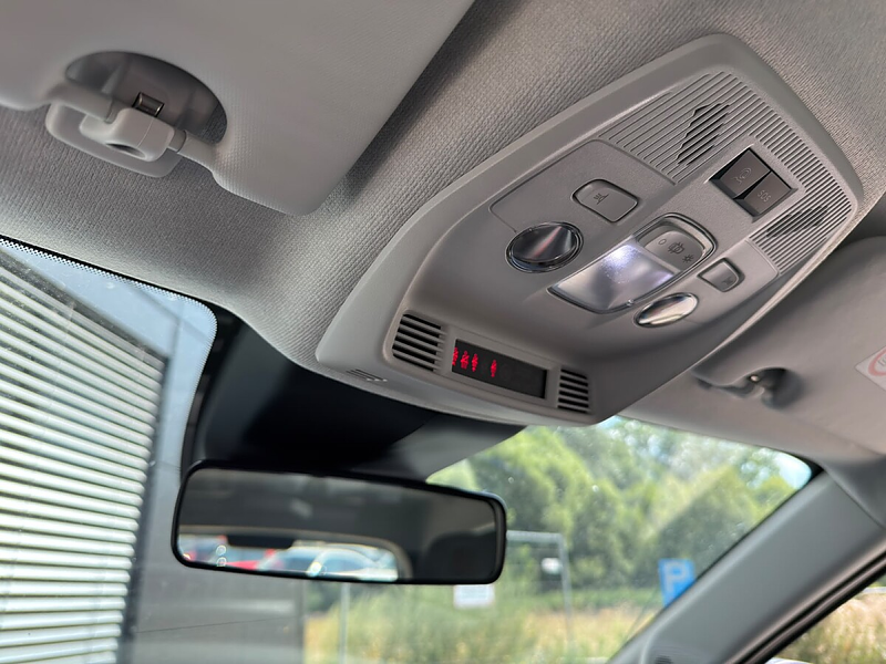 Citroen C3 e-C3 113 44kWh You Pack Plus mit Neuwagencharakter — photo 12