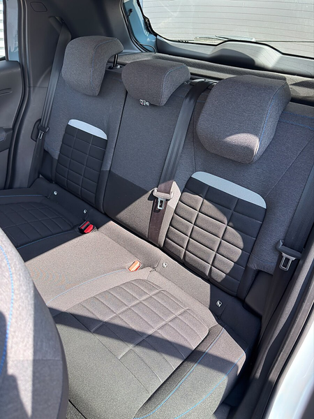 Citroen C3 e-C3 113 44kWh You Pack Plus mit Neuwagencharakter — photo 11
