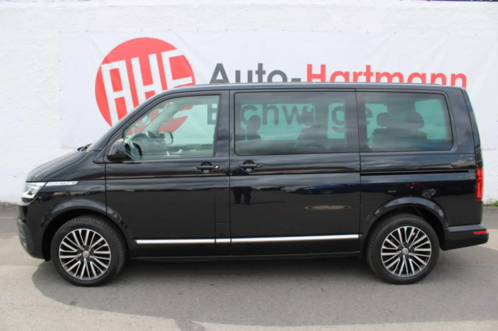 Volkswagen T6.1 Multivan 2.0TDI Highline 4M 18" ACC Ahk Nav Schwarz - 2