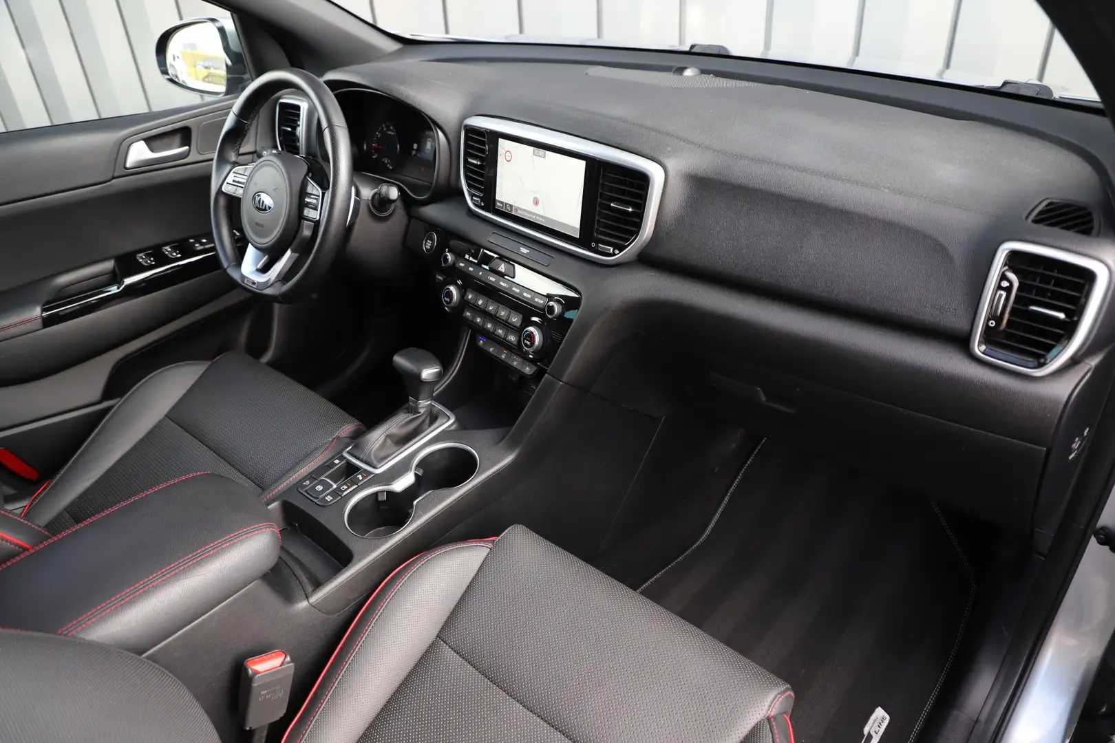Kia Sportage 1.6 T-GDI GT PlusLine Aut7 | 177PK | Pano | Stoelk Grijs - 2
