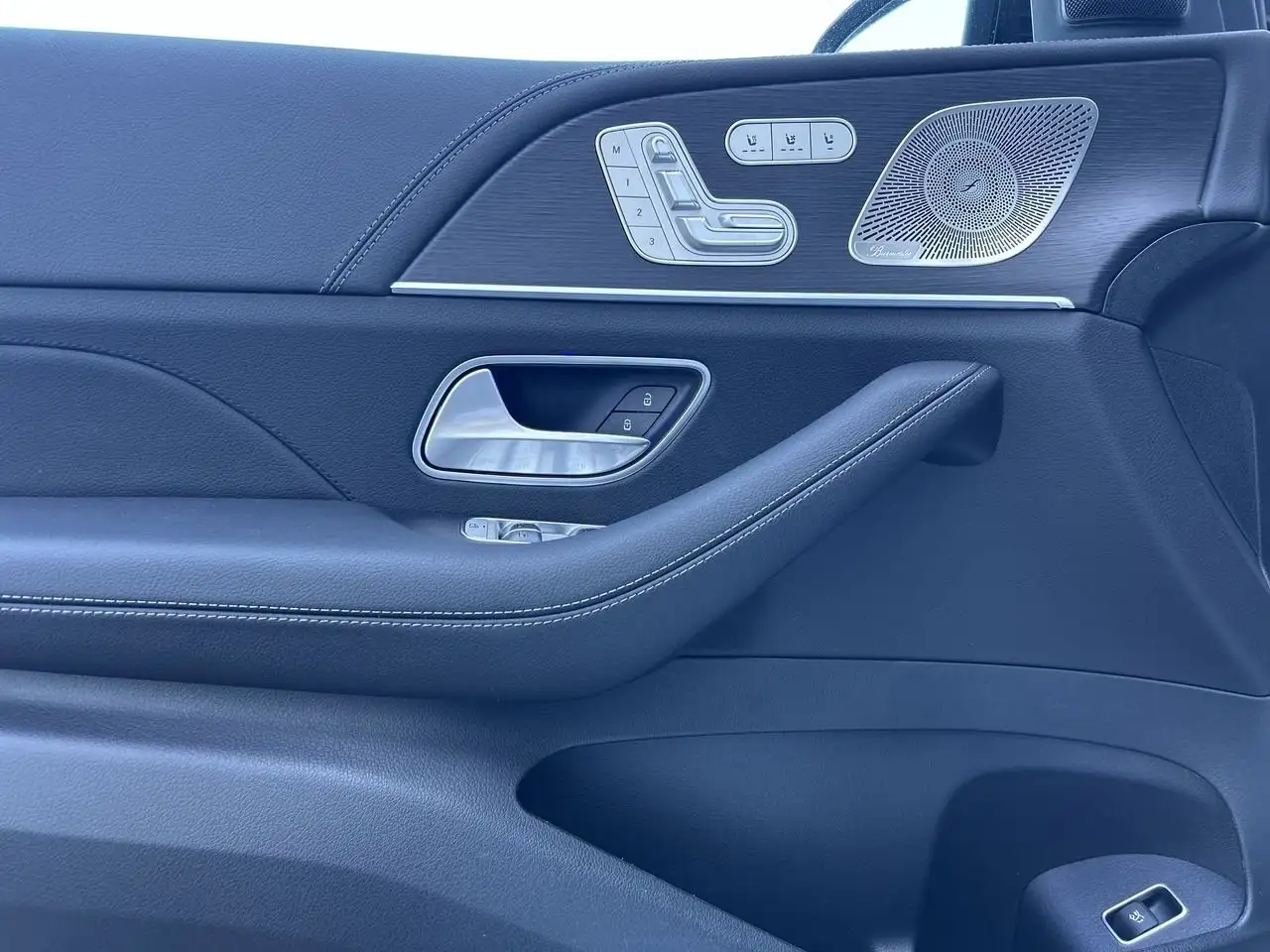 Mercedes-Benz GLS снимка Mercedes-Benz GLS