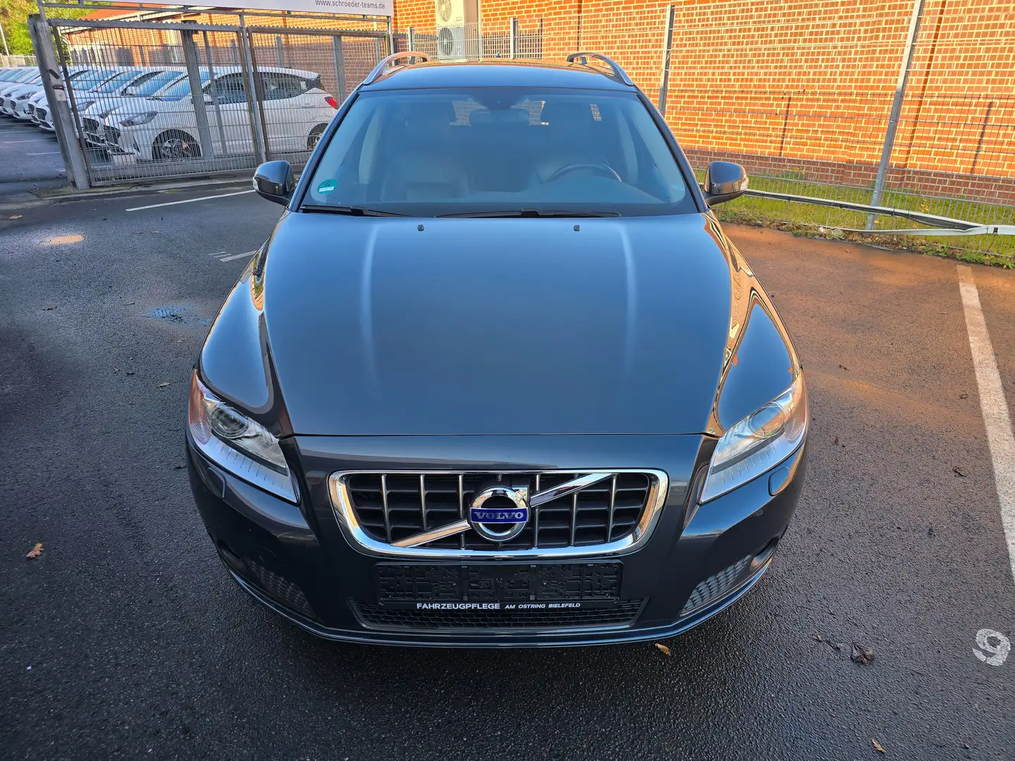 Volvo V70 Summum 2.4~ 5 Zylinder ~1.Hand~Lückenlos Schec. Grau - 2