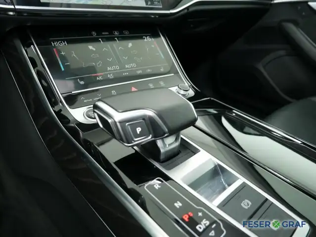 Audi A8 view 9