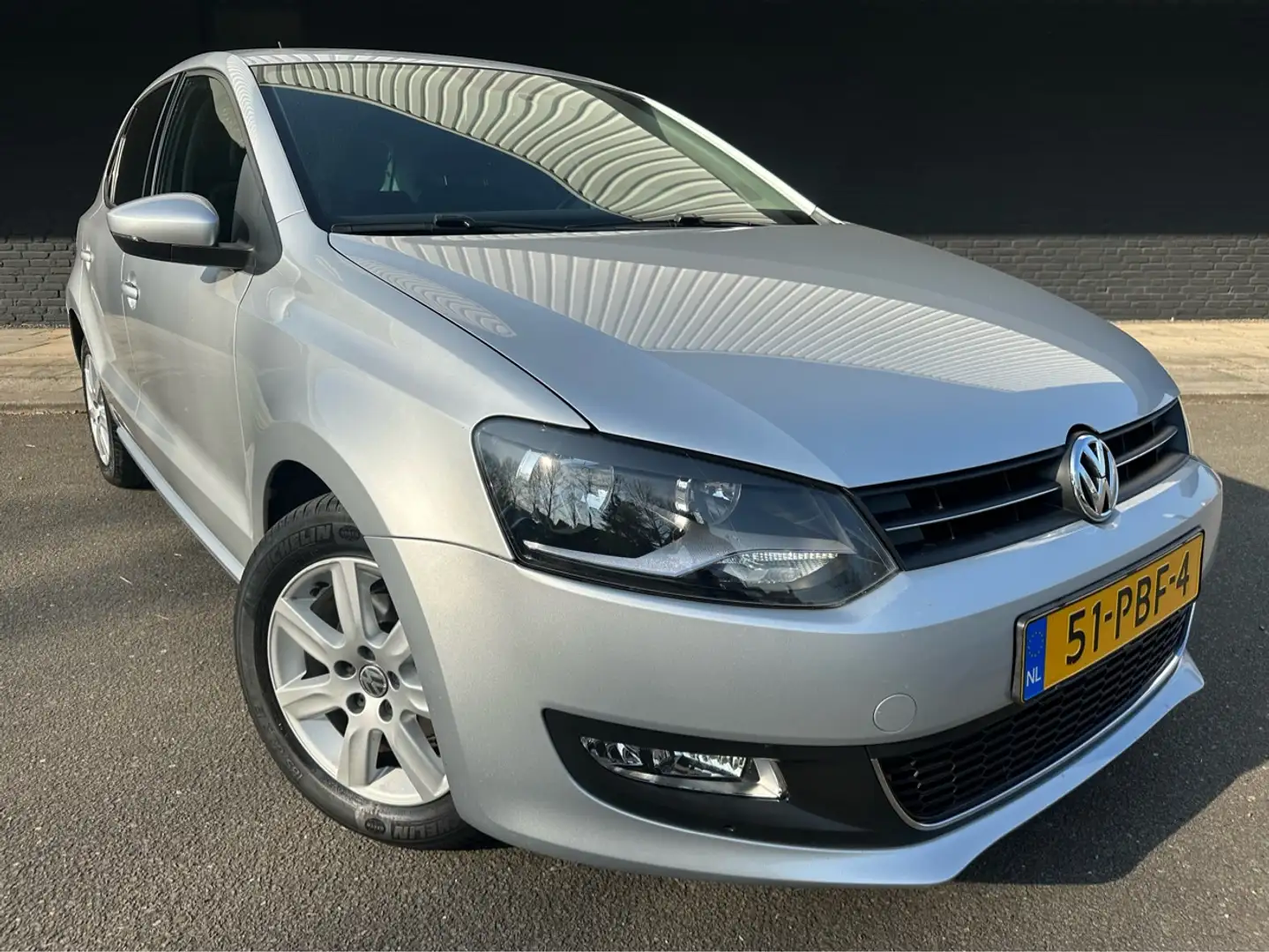 Volkswagen Polo 1.4-16V Highline // Automaat // Grijs - 1