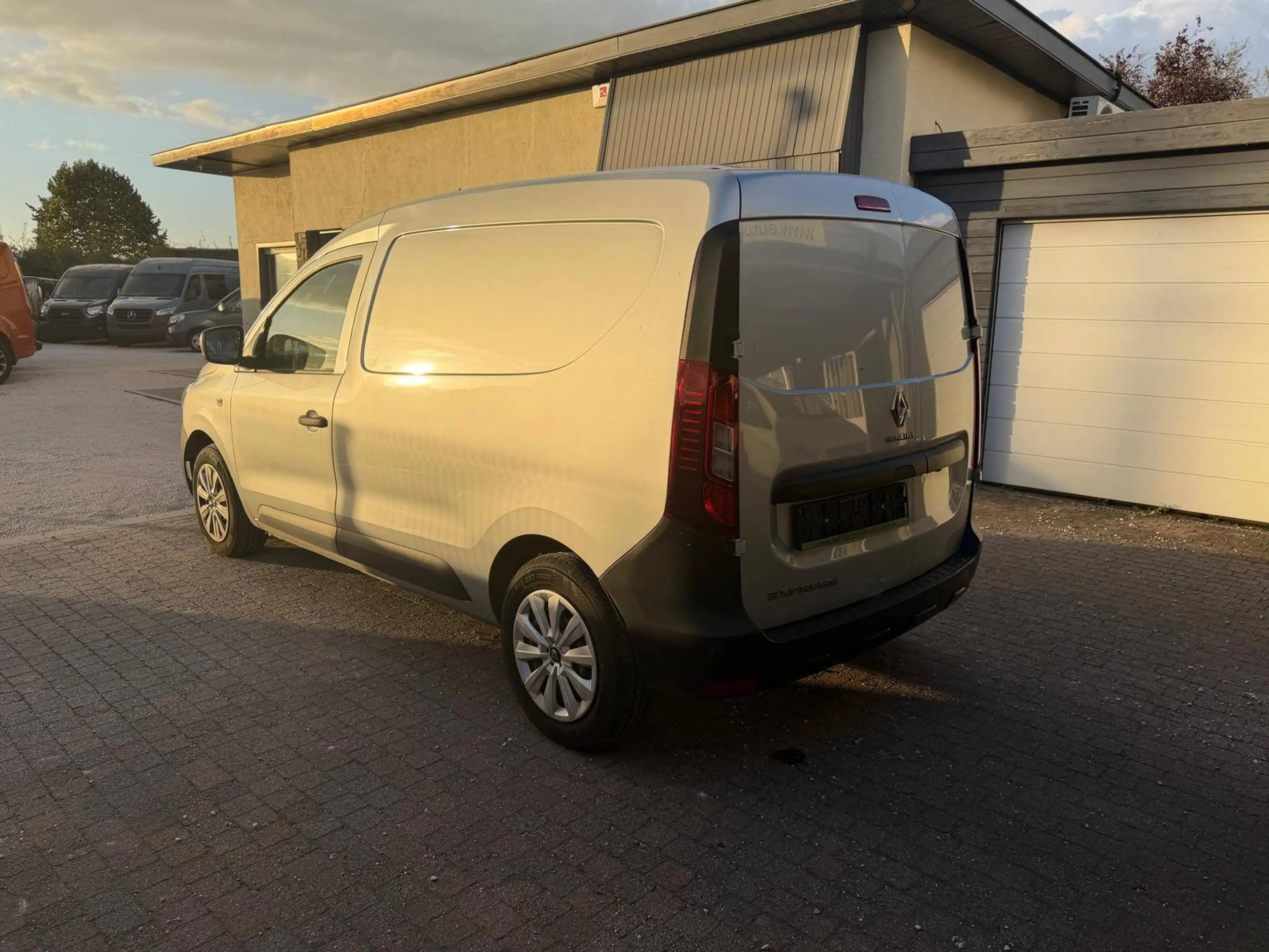 Renault Express 1.33 TCE * 102PK * CAMERA * PDC * BLIS * APPLE CARPLAY * BTW — photo 2