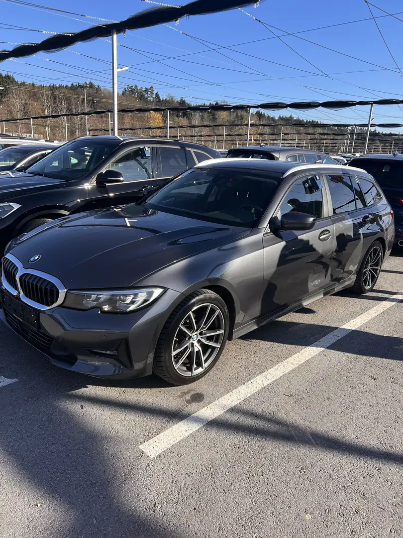 BMW 318 318d Touring Aut. Grau - 1