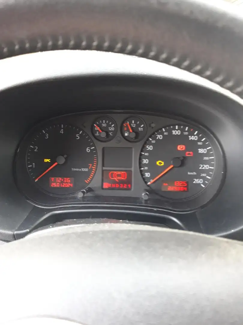 Audi A3 A3+1.8+T+Automatik+Ambiente Schwarz - 2