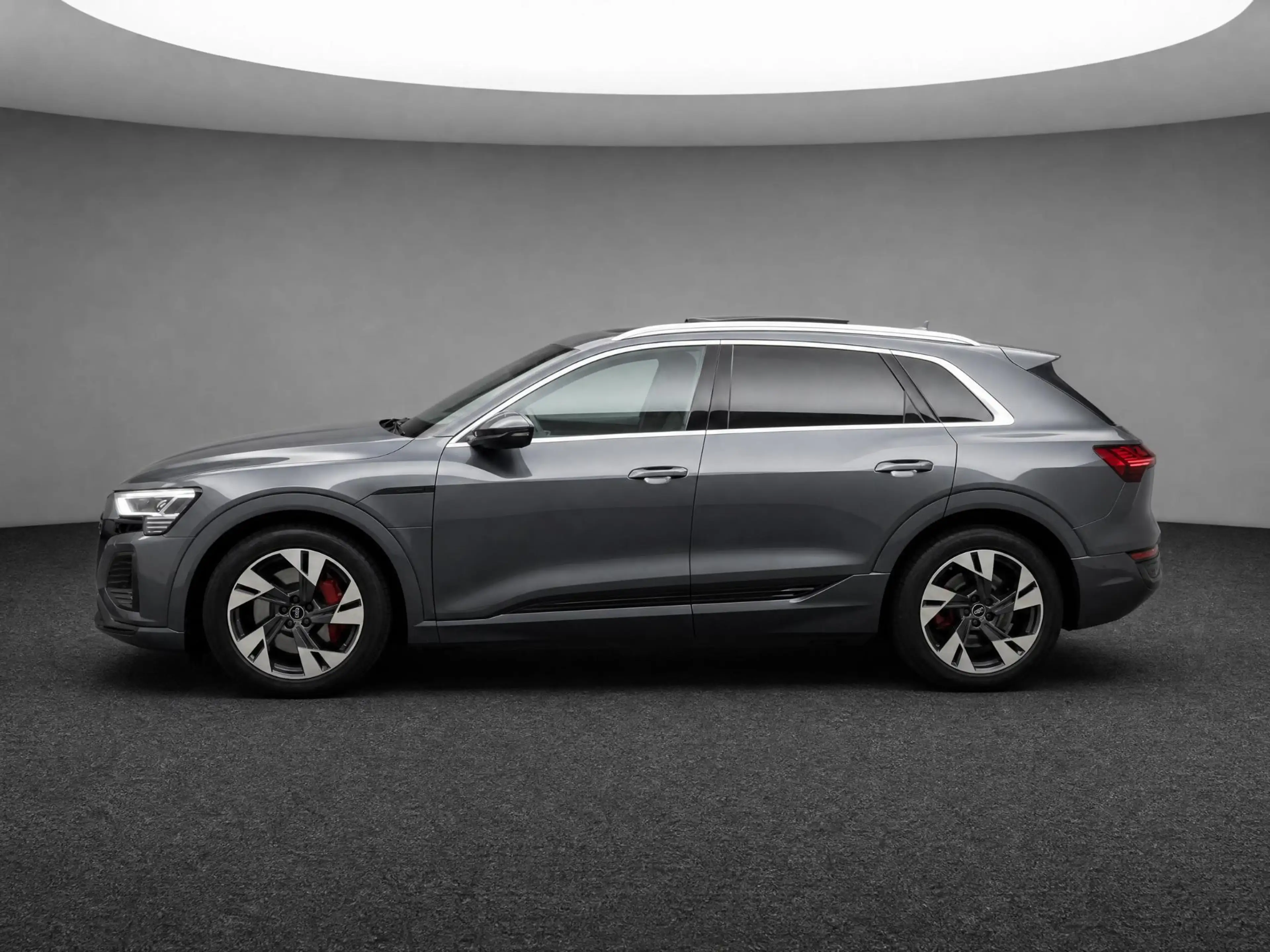 Audi Q8 e-tron 55 408pk Quattro S Edition Competition 115 kWh · S — photo 3