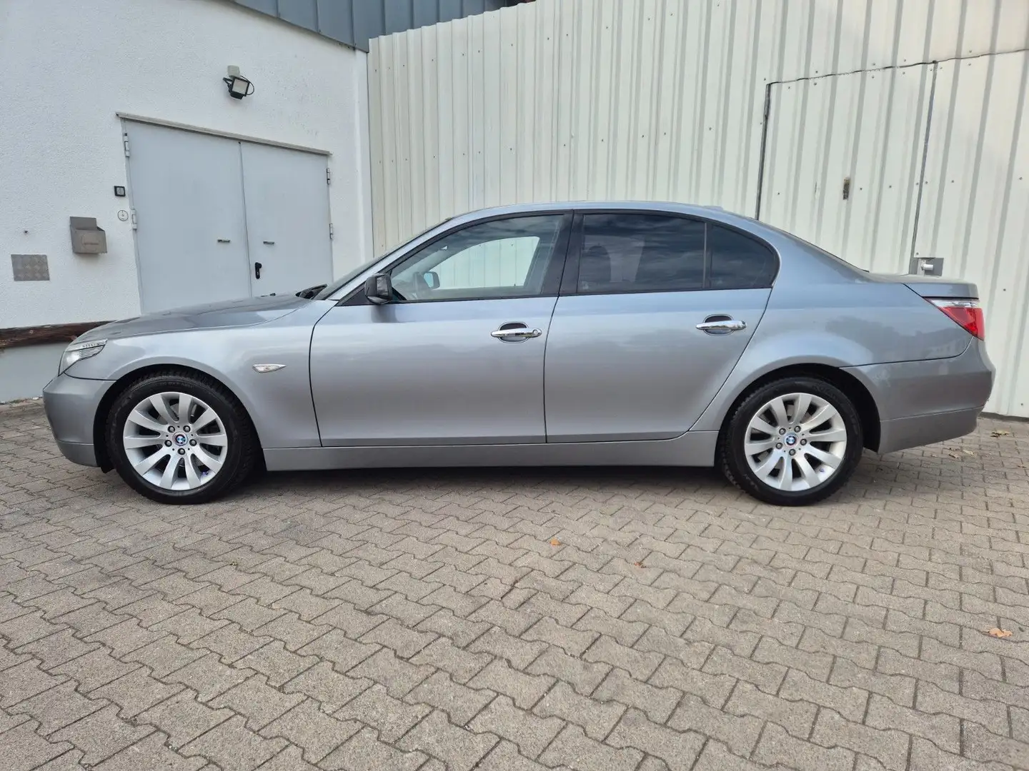 BMW 520 i Lim E60 LEDER, XENON, SCHIEBEDACH, TÜV 5/27 Grau - 2