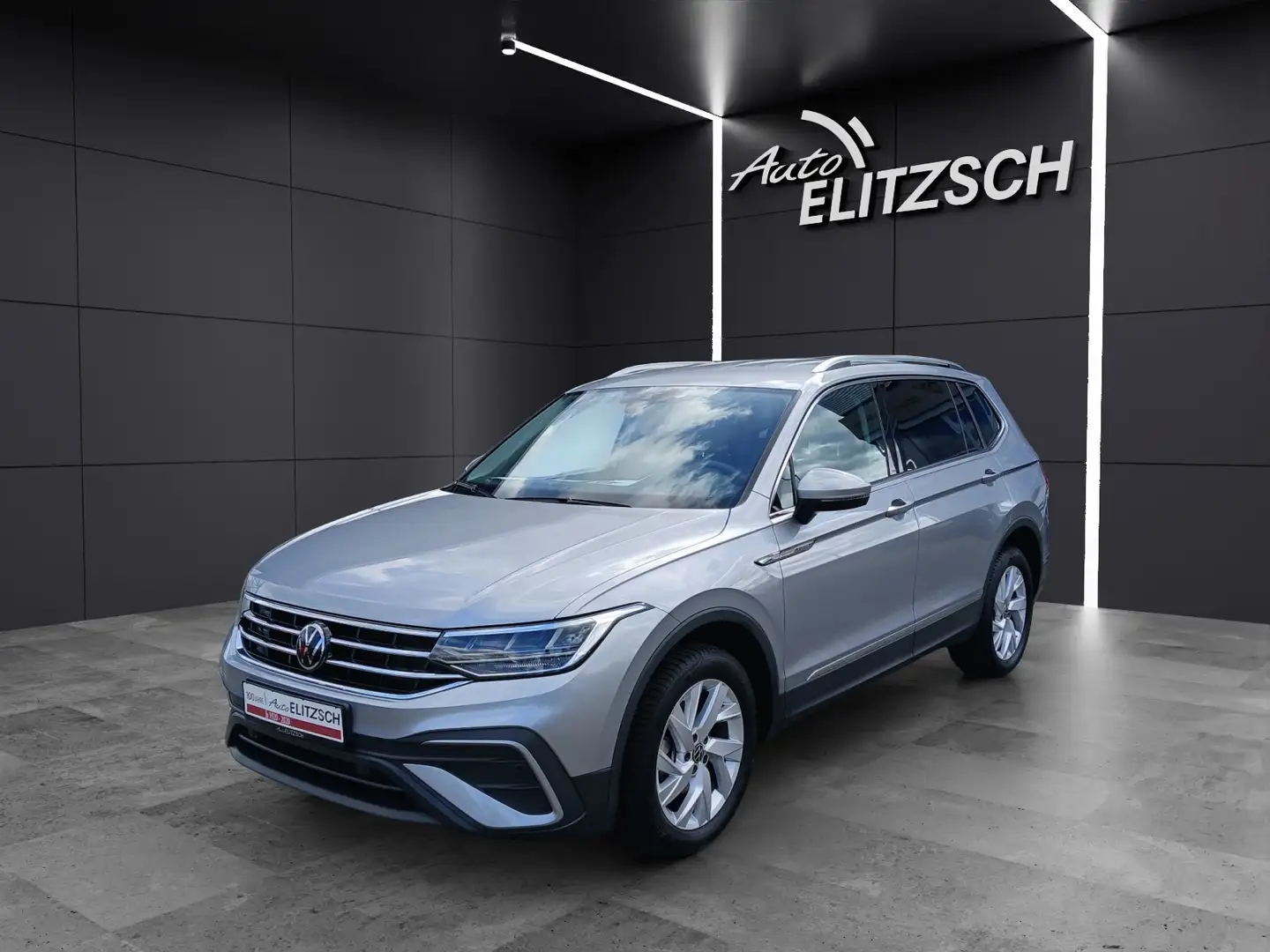 Volkswagen Tiguan Allspace TSI Life DSG 7-Si LED AHK Navi AID ACC PDC SH Silber - 2