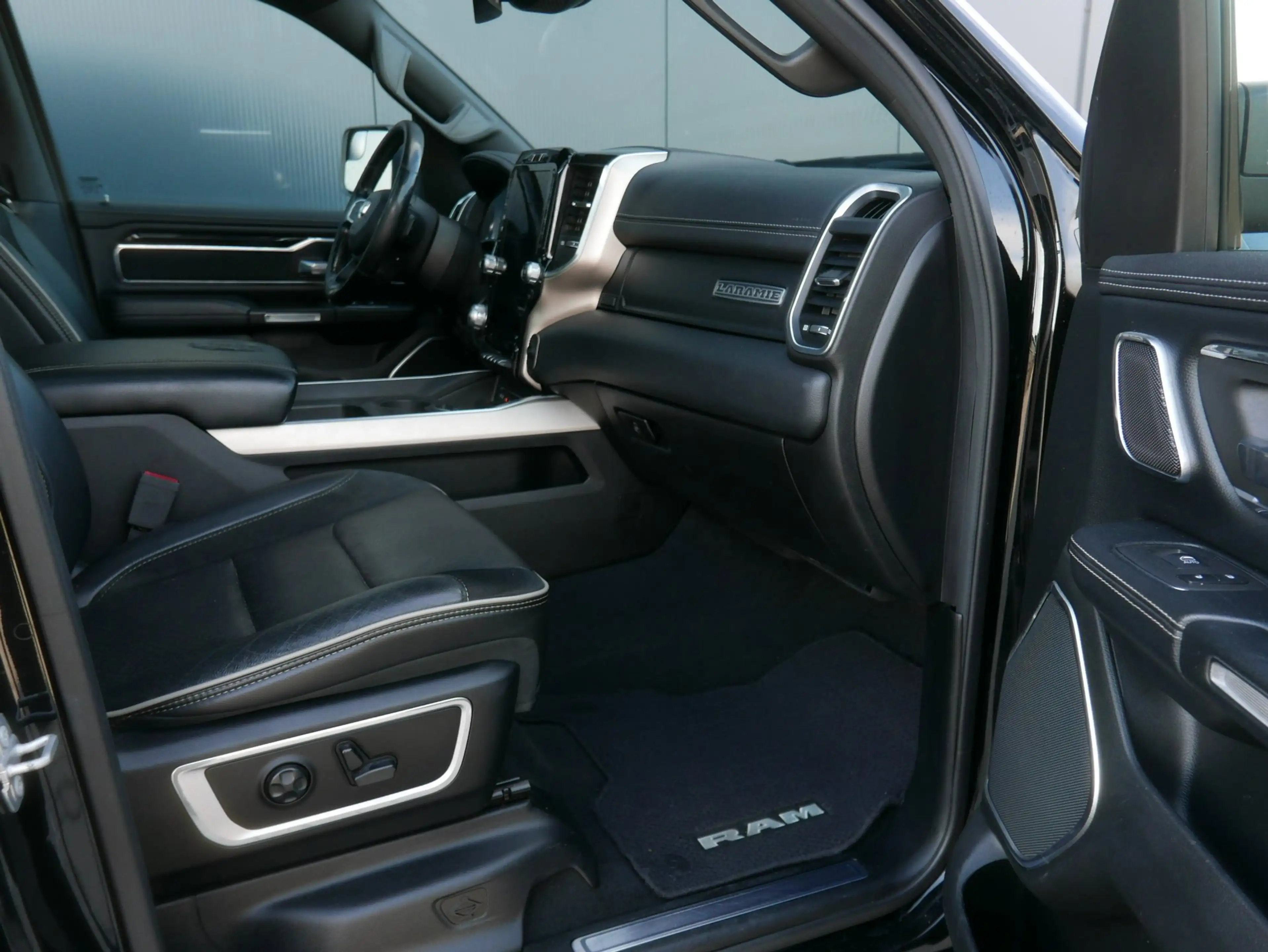 Dodge RAM 1500 5.7 V8 4x4 401 PK Crew Cab LARAMIE FULL OPTIO — photo 7