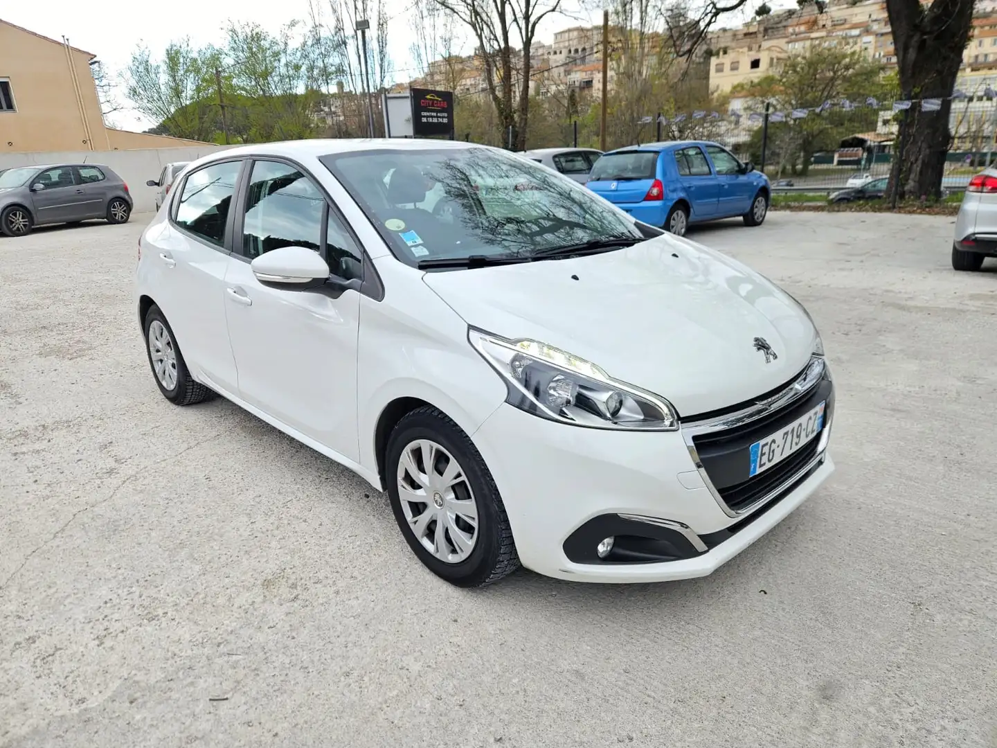 Peugeot 208 Active Business Blanc - 1