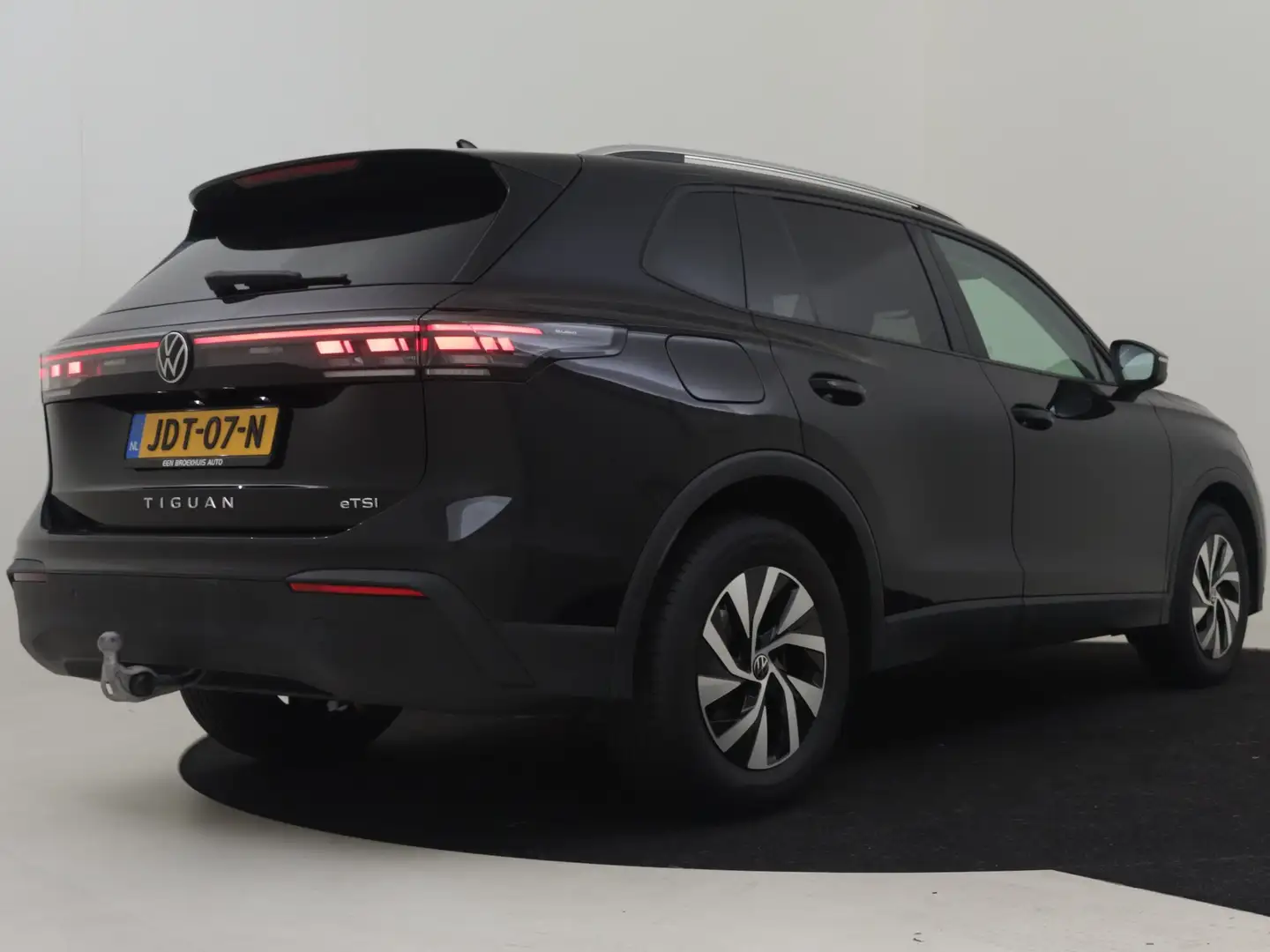 Volkswagen Tiguan 1.5 eTSI Life Edition 150pk DSG/AUTO | Trekhaak | Noir - 2