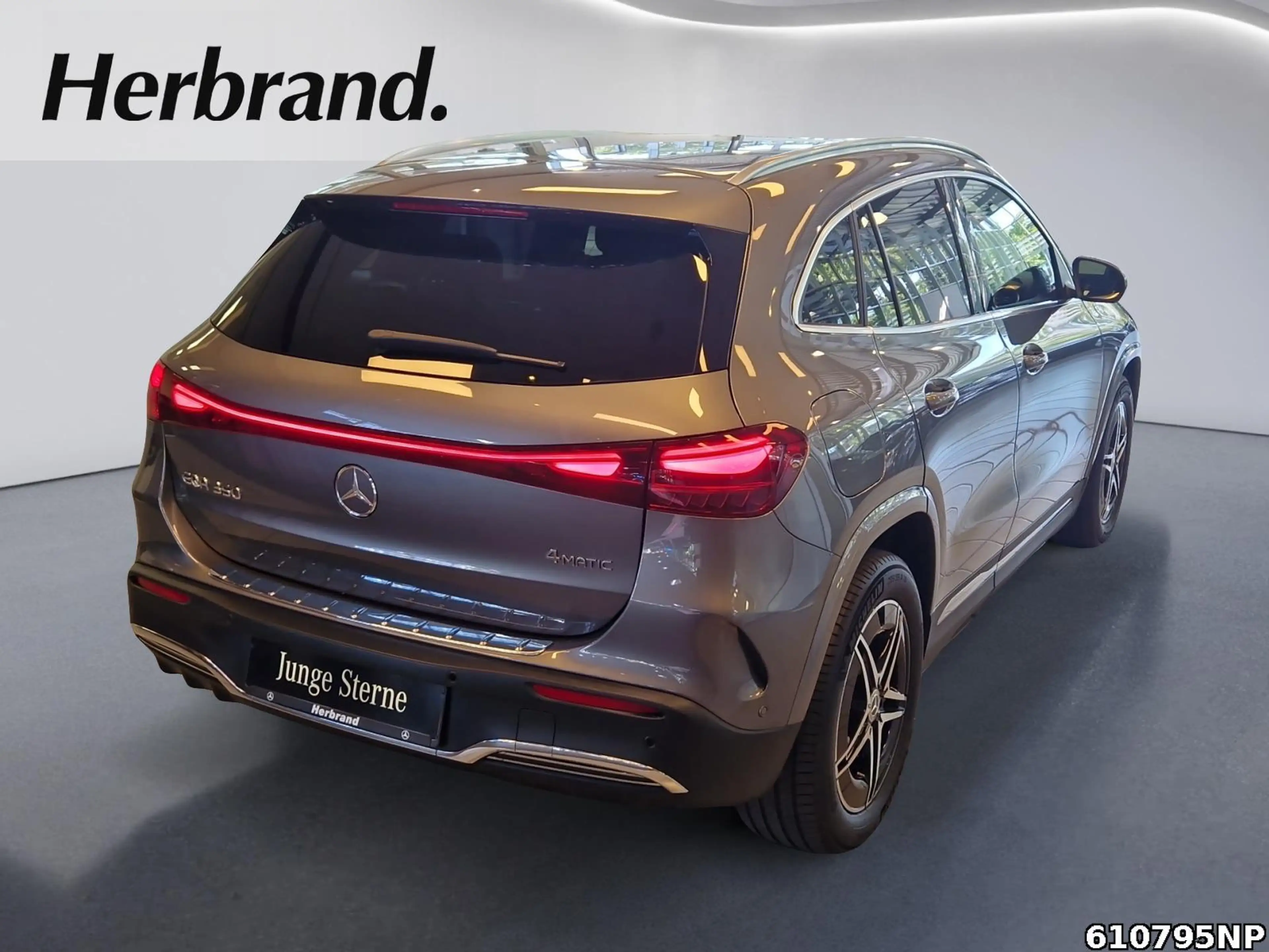 Mercedes-Benz EQA 350 4M AMG Totwinkel Kamera CarPlay LED — photo 3