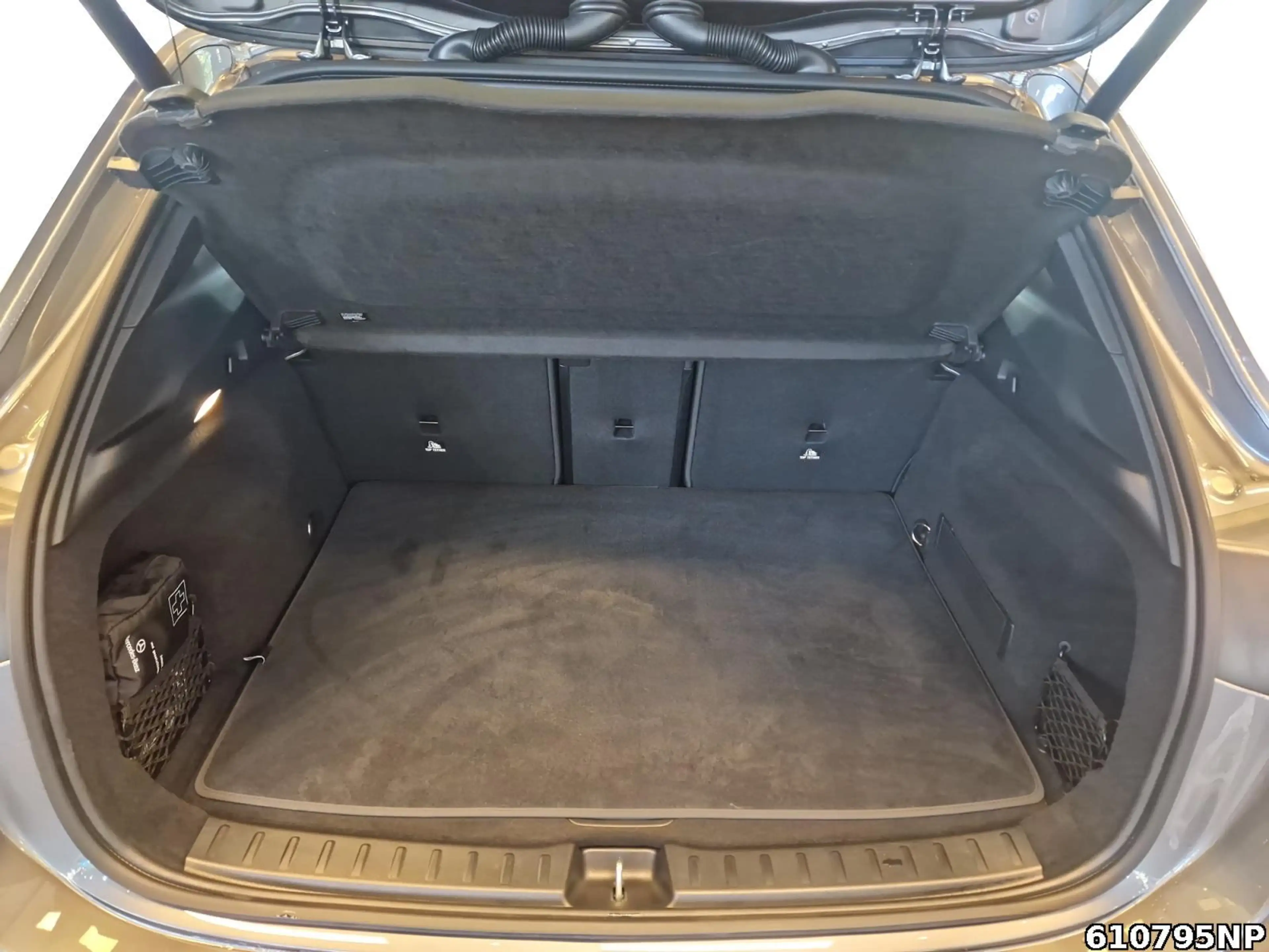 Mercedes-Benz EQA 350 4M AMG Totwinkel Kamera CarPlay LED — photo 6
