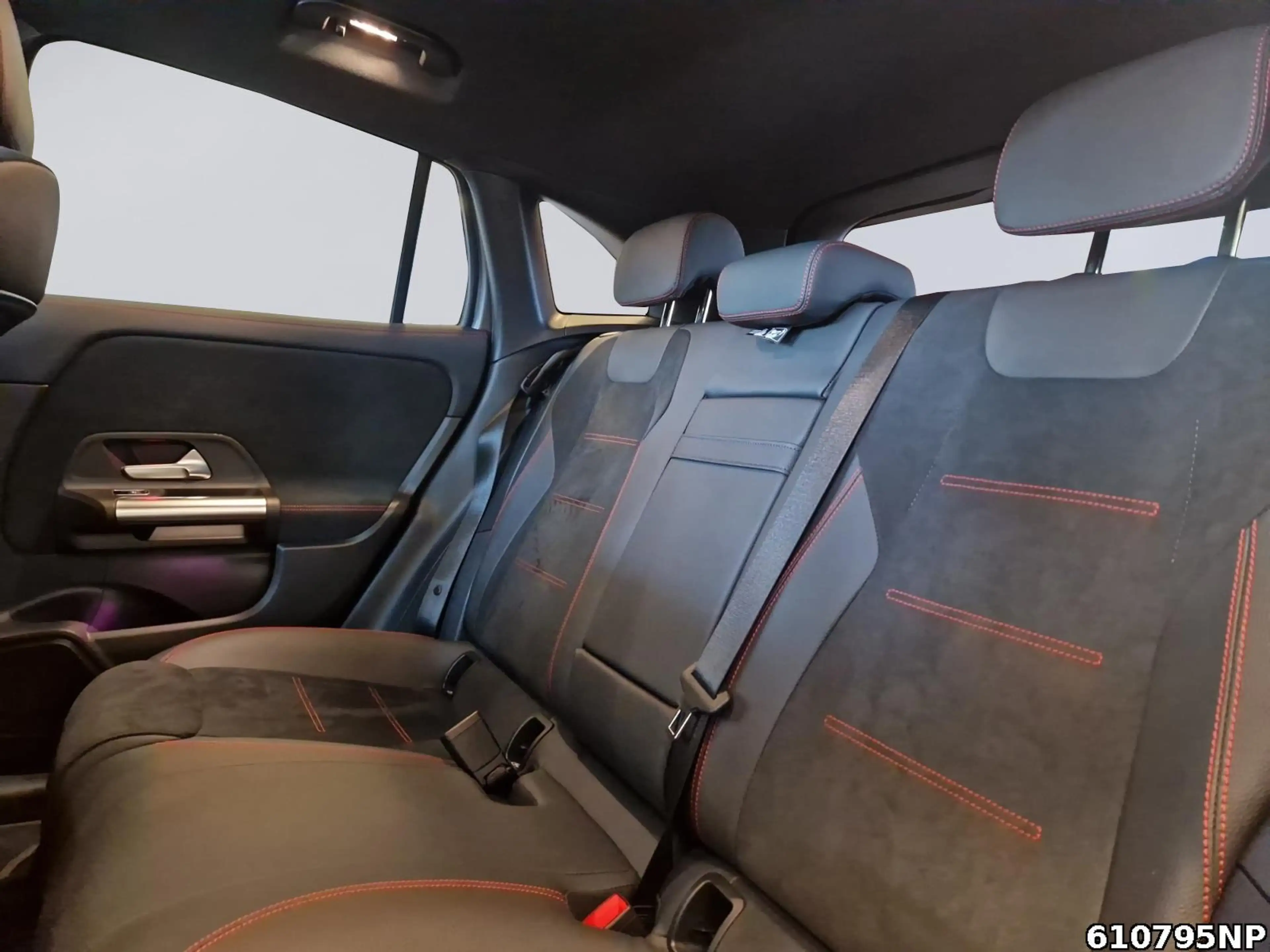 Mercedes-Benz EQA 350 4M AMG Totwinkel Kamera CarPlay LED — photo 11
