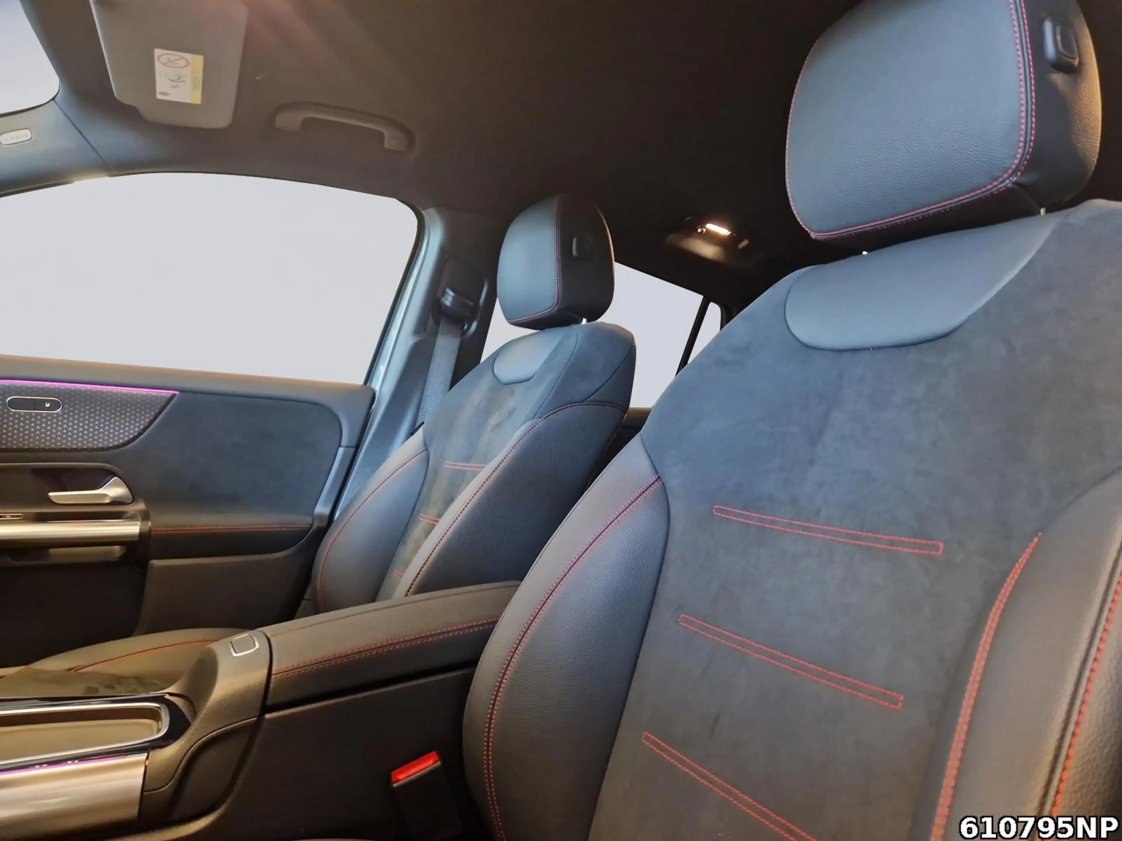 Mercedes-Benz EQA 350 4M AMG Totwinkel Kamera CarPlay LED — photo 10
